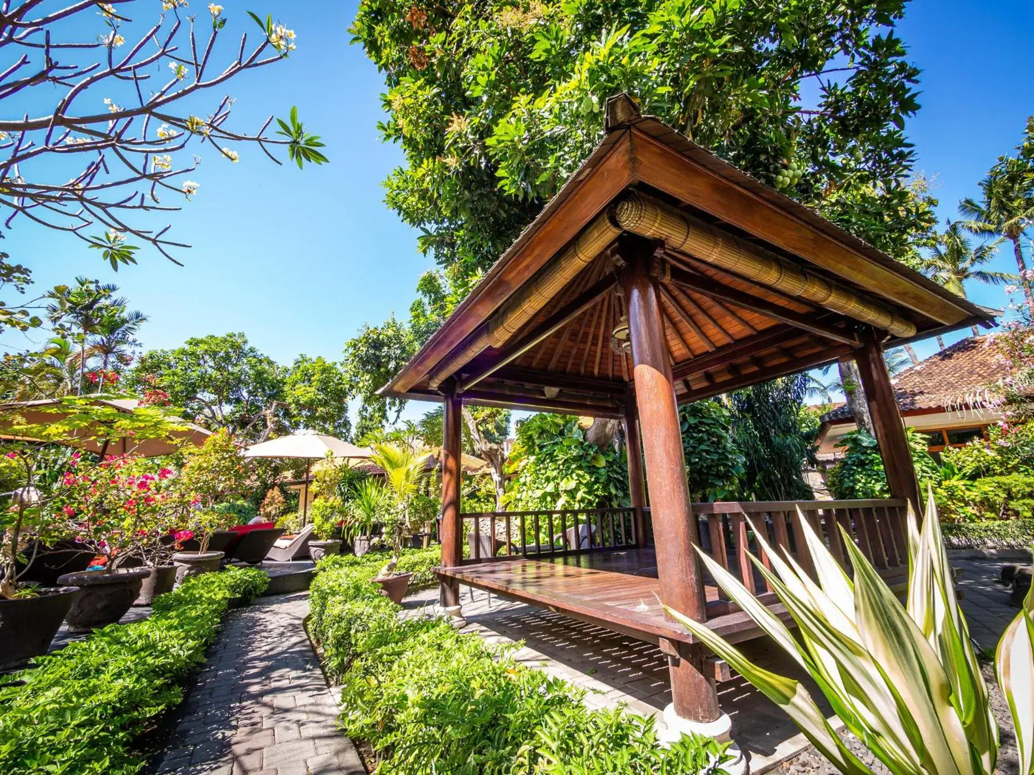 Patio in Yulia Beach Inn Kuta