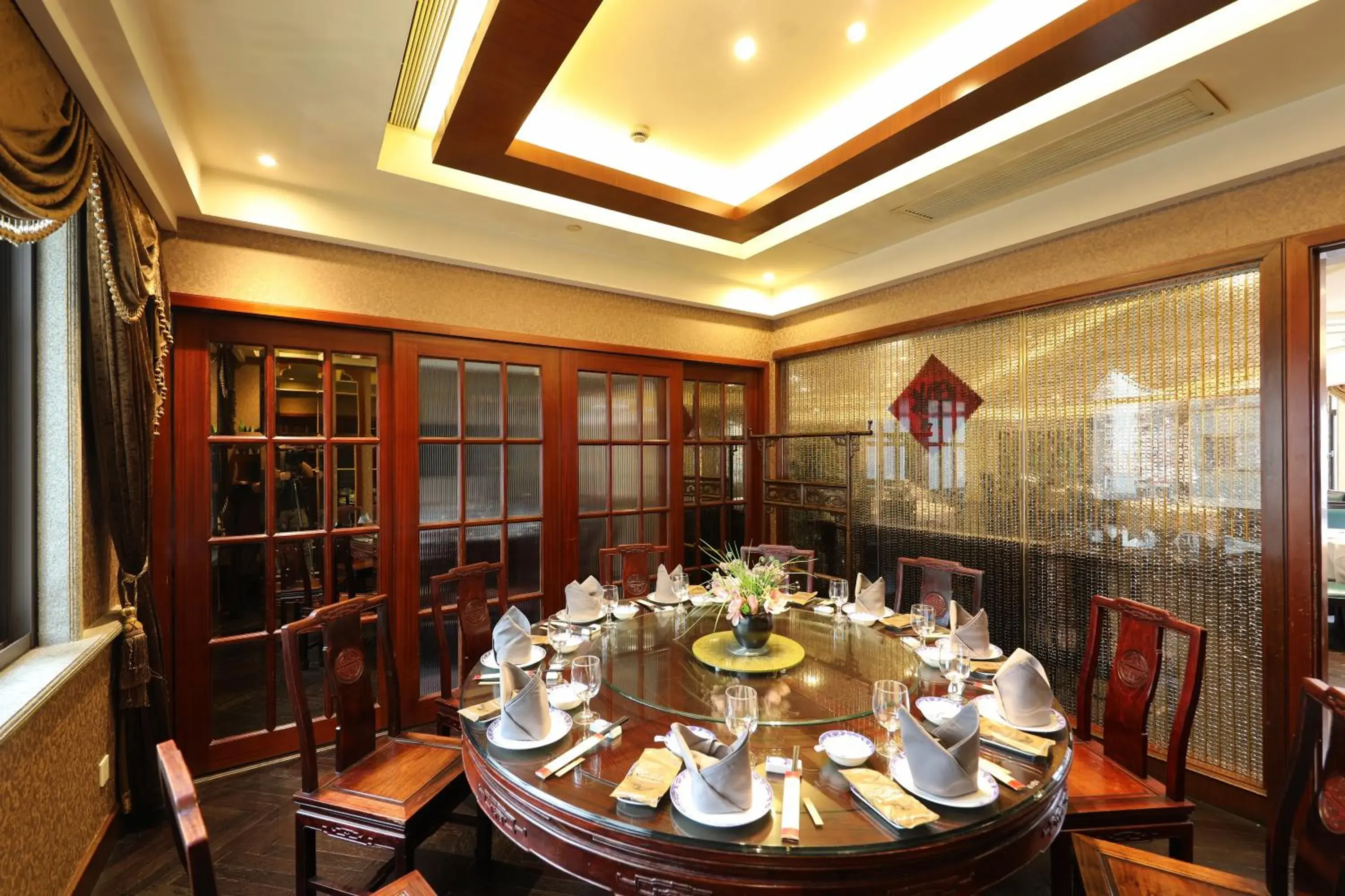 Restaurant/Places to Eat in Seventh Heaven Hotel