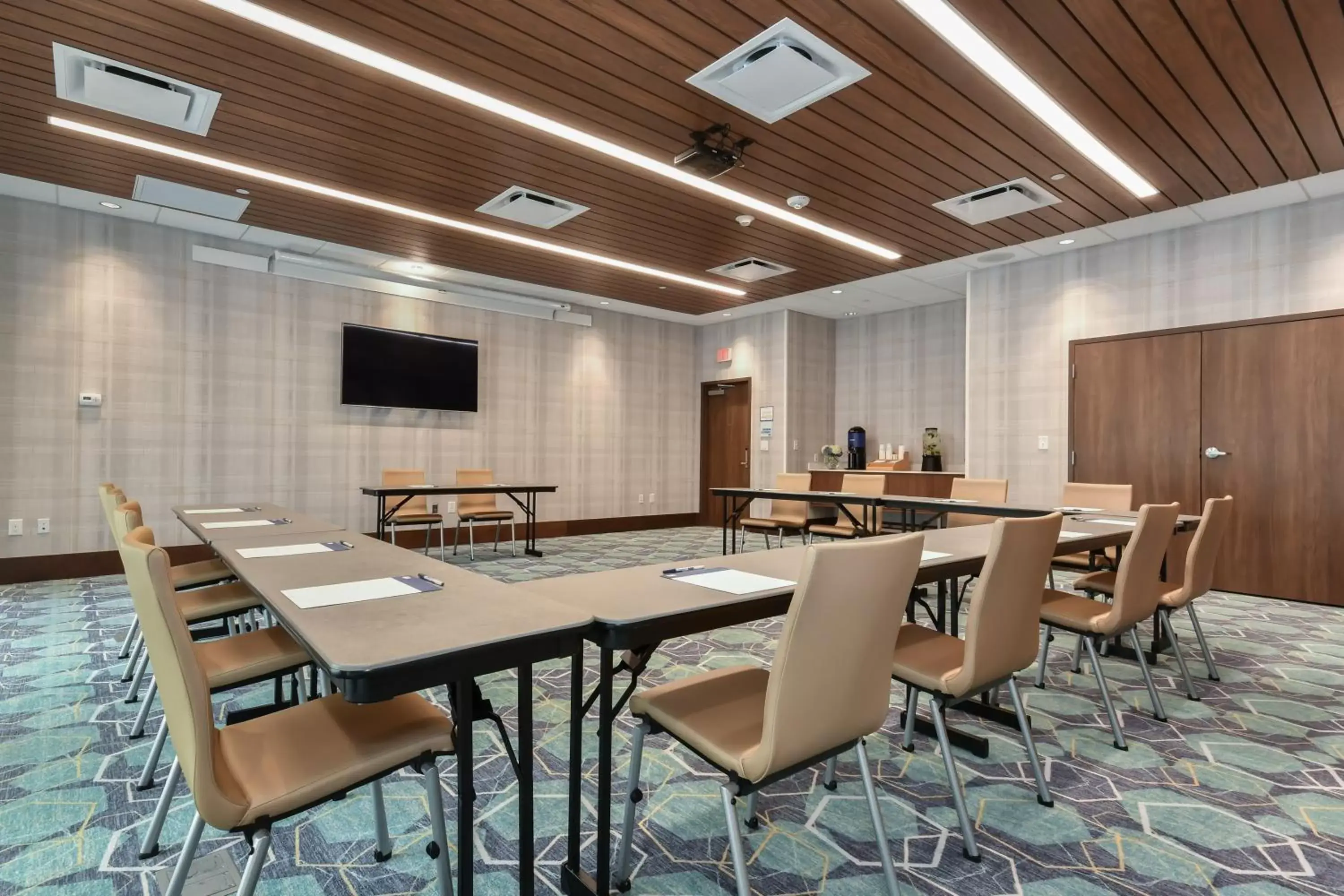 Meeting/conference room in Holiday Inn Express & Suites Charlotte - Ballantyne, an IHG Hotel