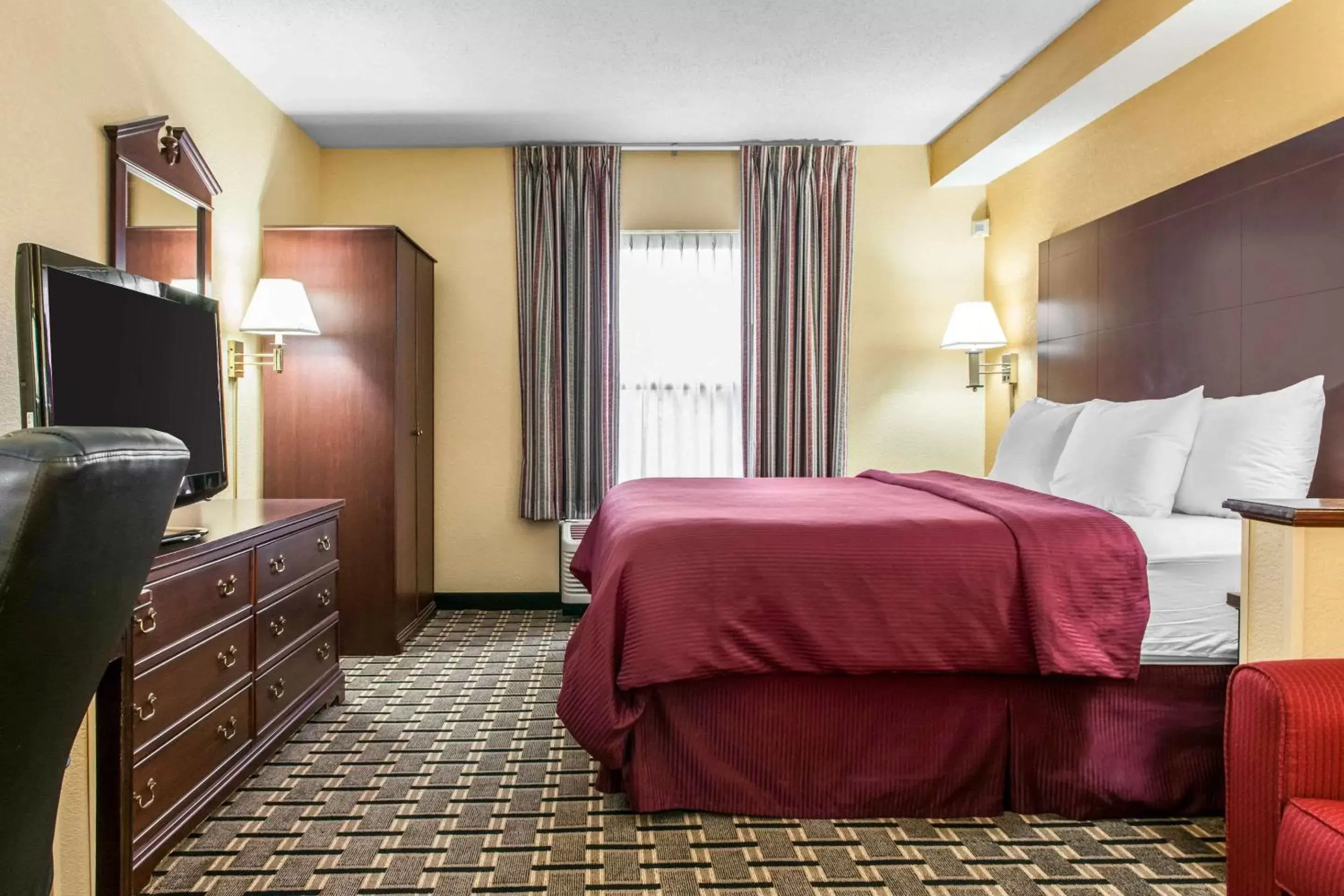 Photo of the whole room in Clarion Inn & Suites Northwest