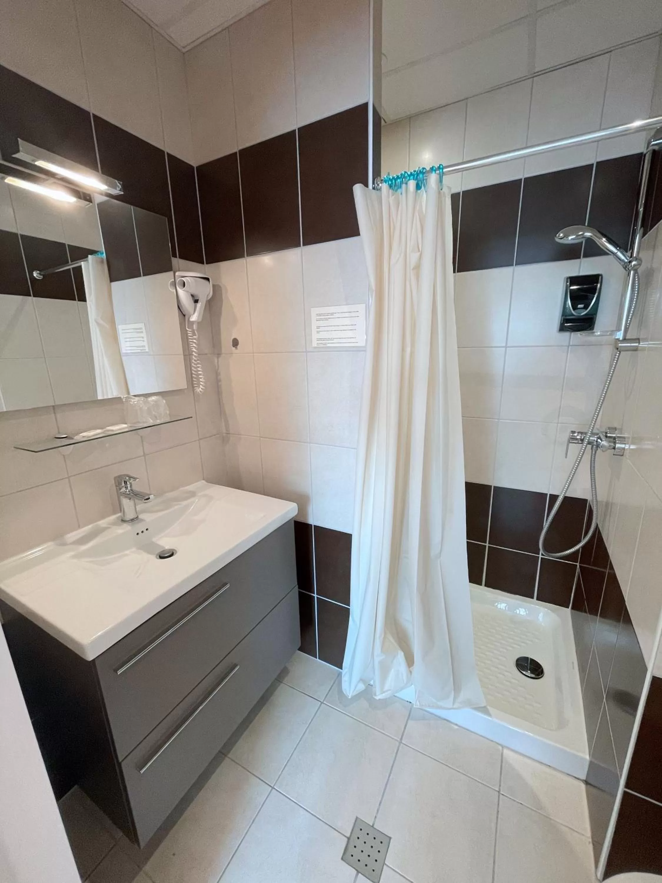 Bathroom in Hotel Le Ronchamp