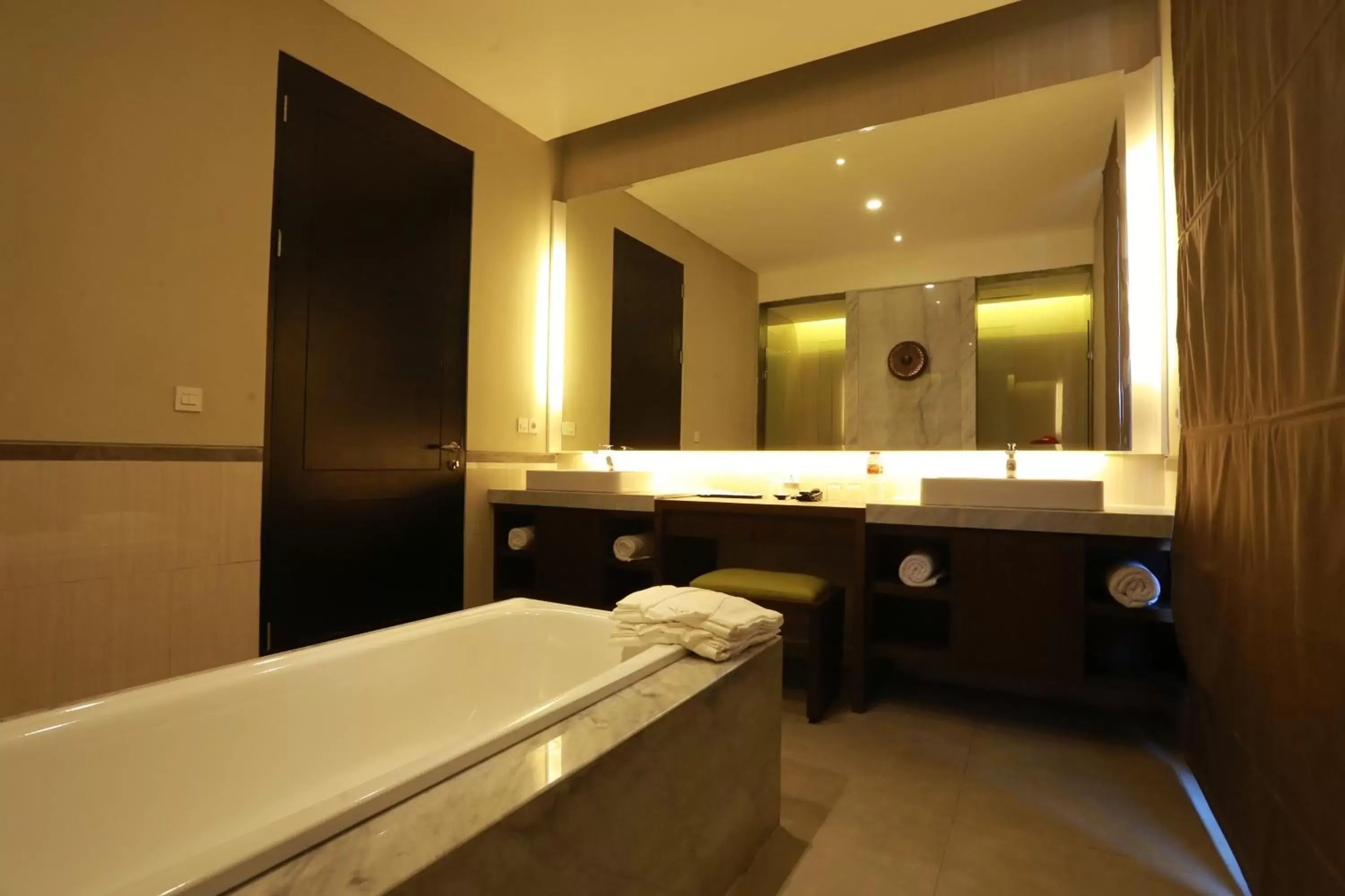 Shower, Bathroom in eL Hotel Banyuwangi