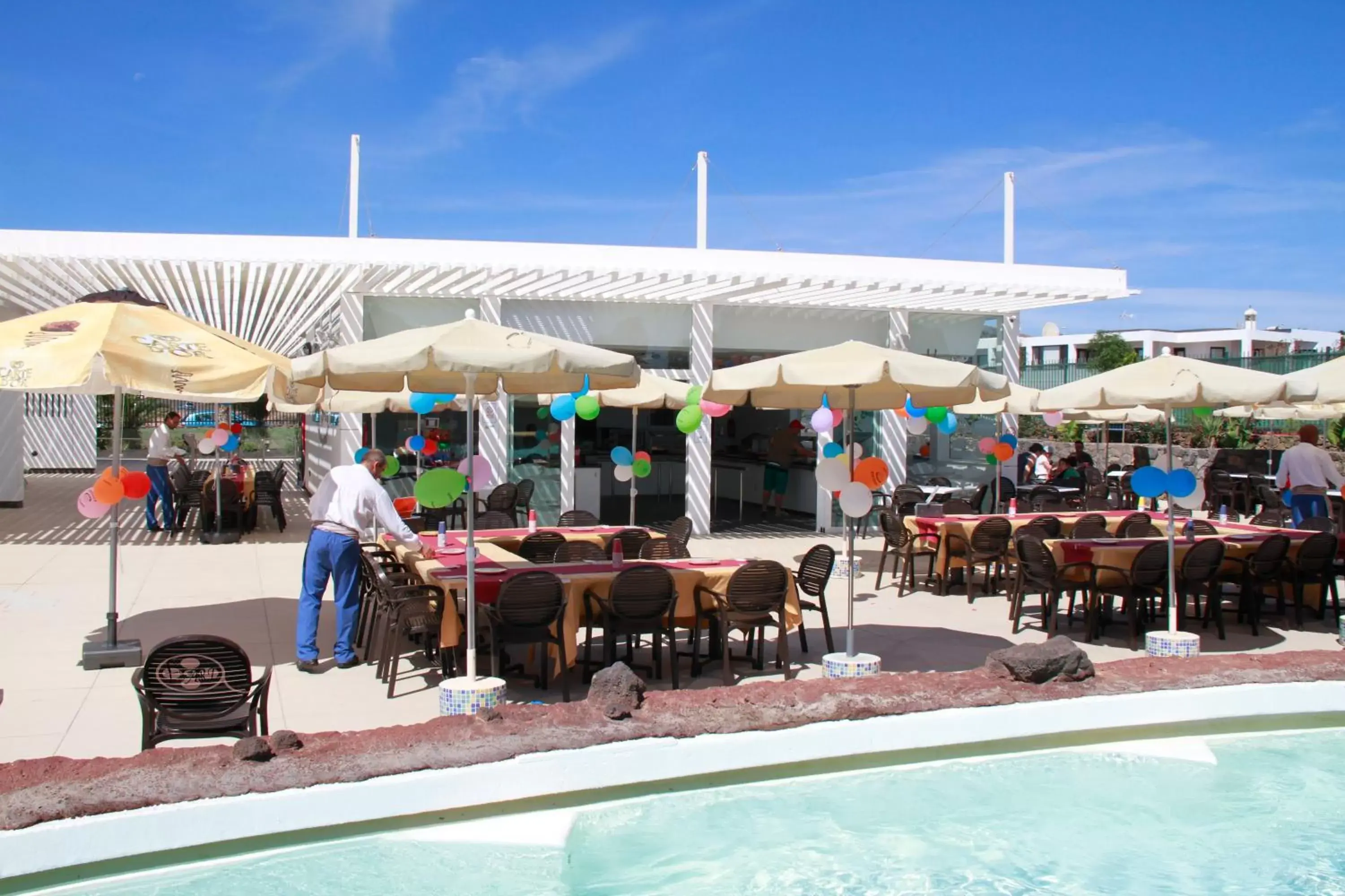 Restaurant/places to eat in Relaxia Lanzasur Club - Aqualava Water Park