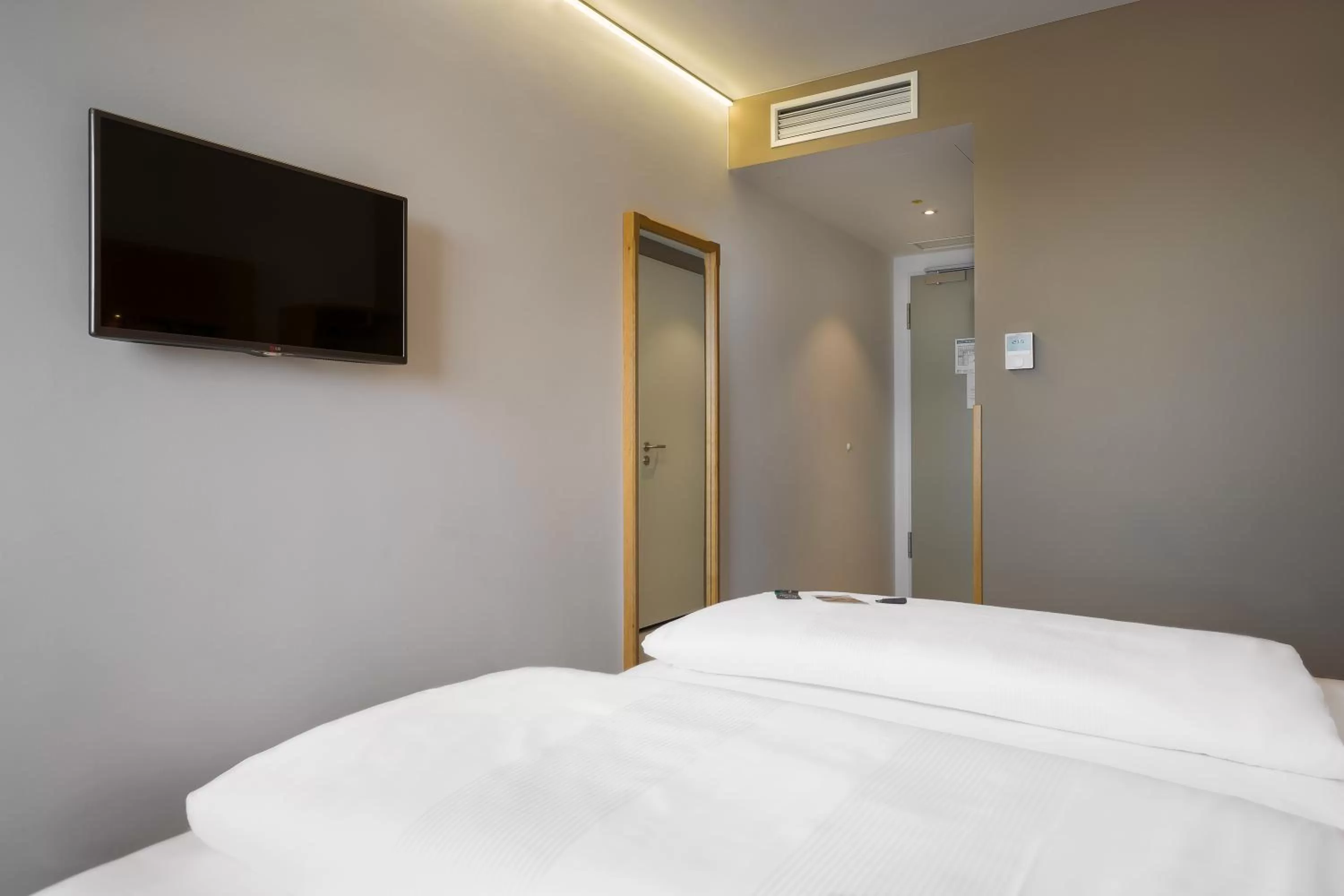 Decorative detail, Bed in Atomis Hotel Dachau Munich