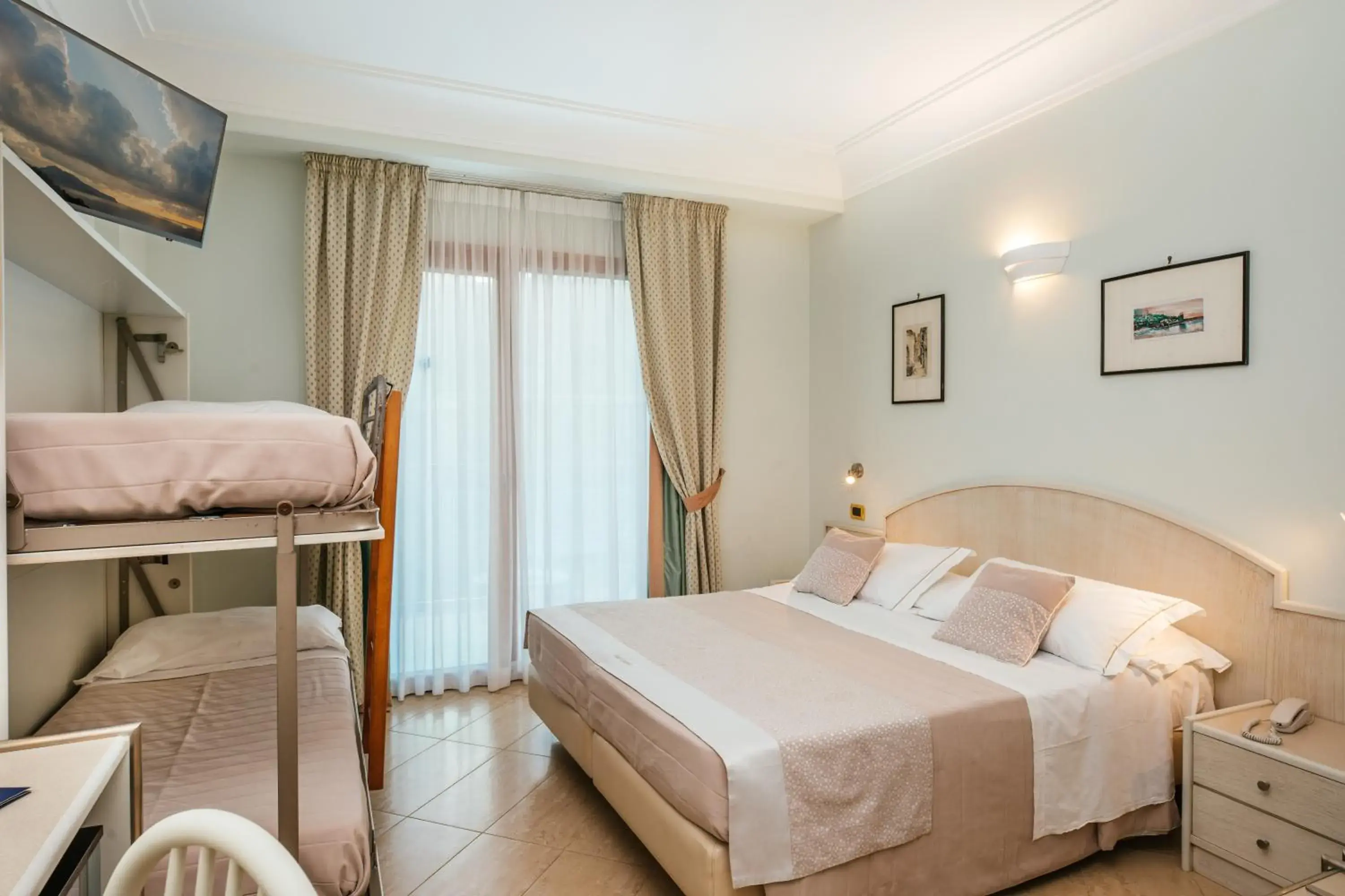Photo of the whole room, Bed in Comfort Hotel Gardenia Sorrento Coast