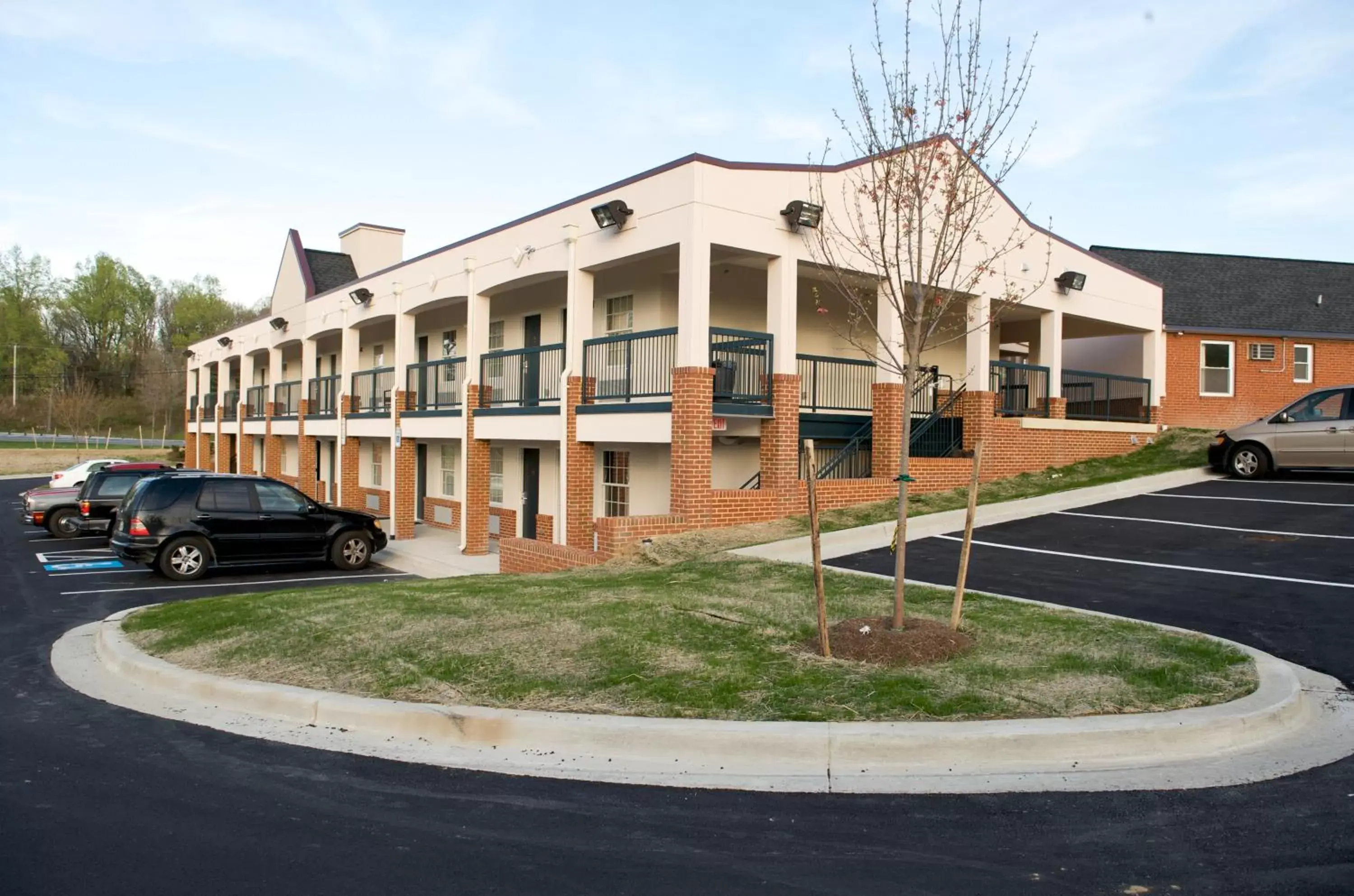 Property building in Executive Inn & Suites Upper Marlboro Property building in Executive Inn & Suites Upper Marlboro