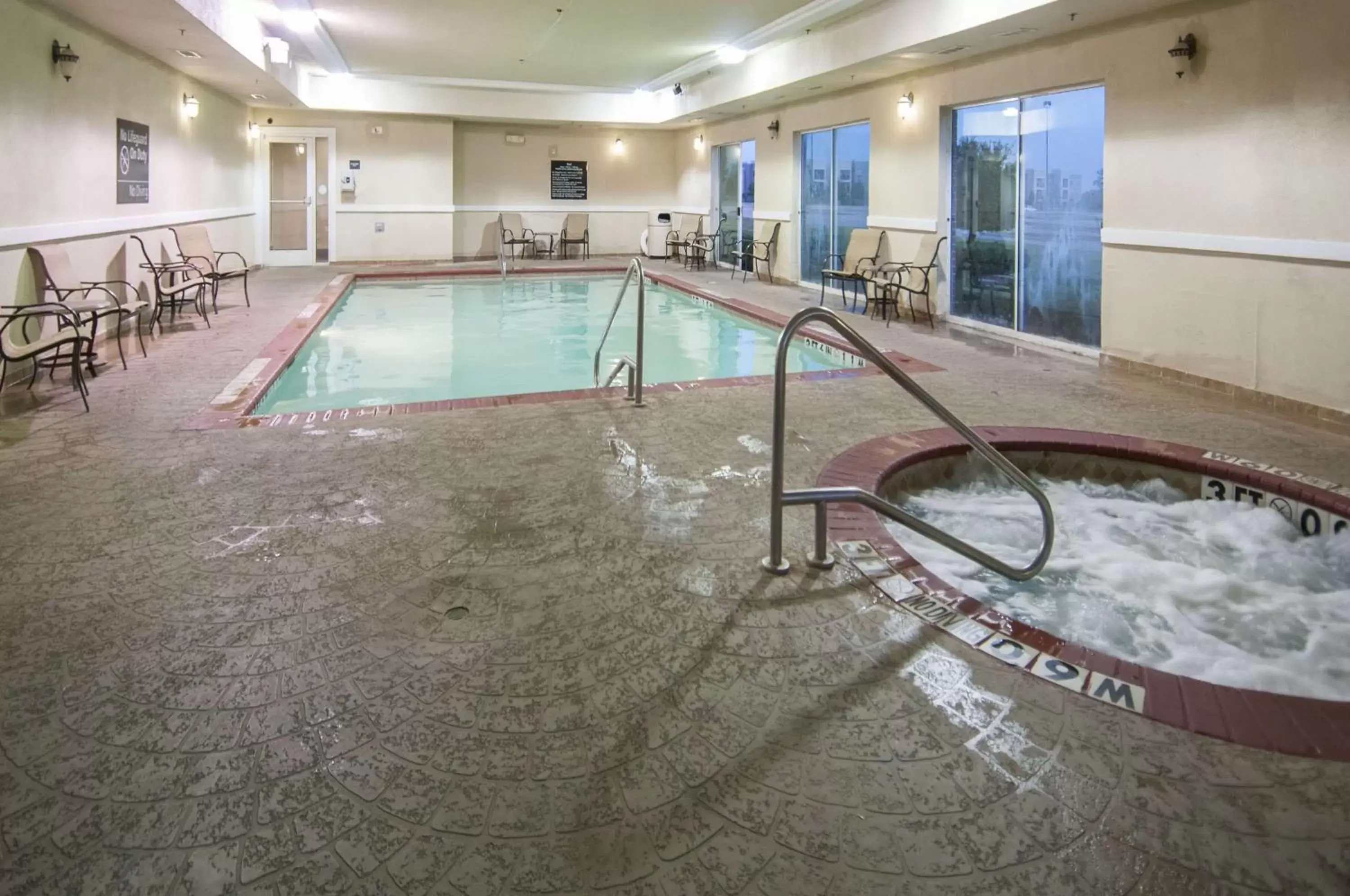 Swimming Pool in Hampton Inn and Suites Waxahachie