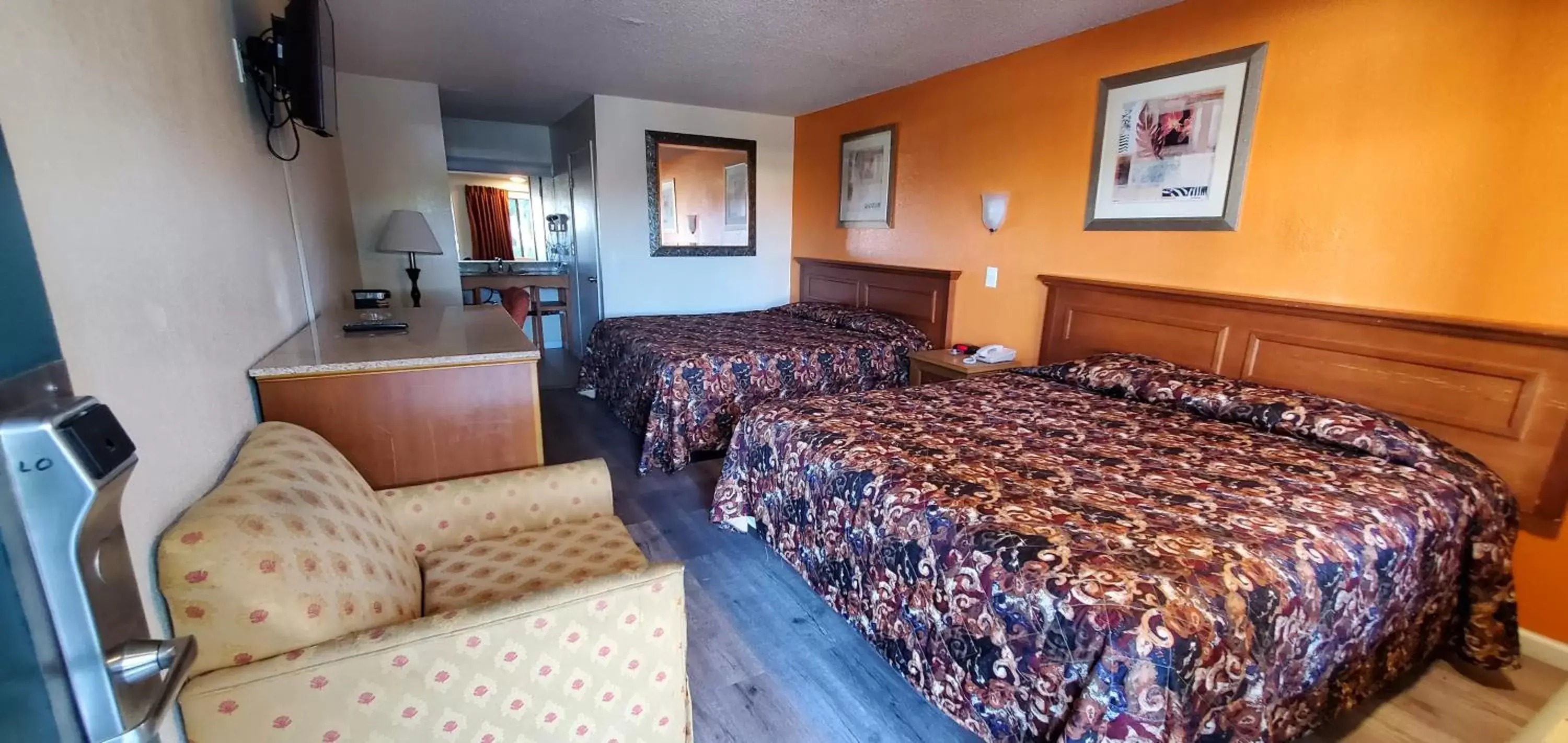 King Room with Two King Beds - single occupancy - Smoking in Anaheim National Inn