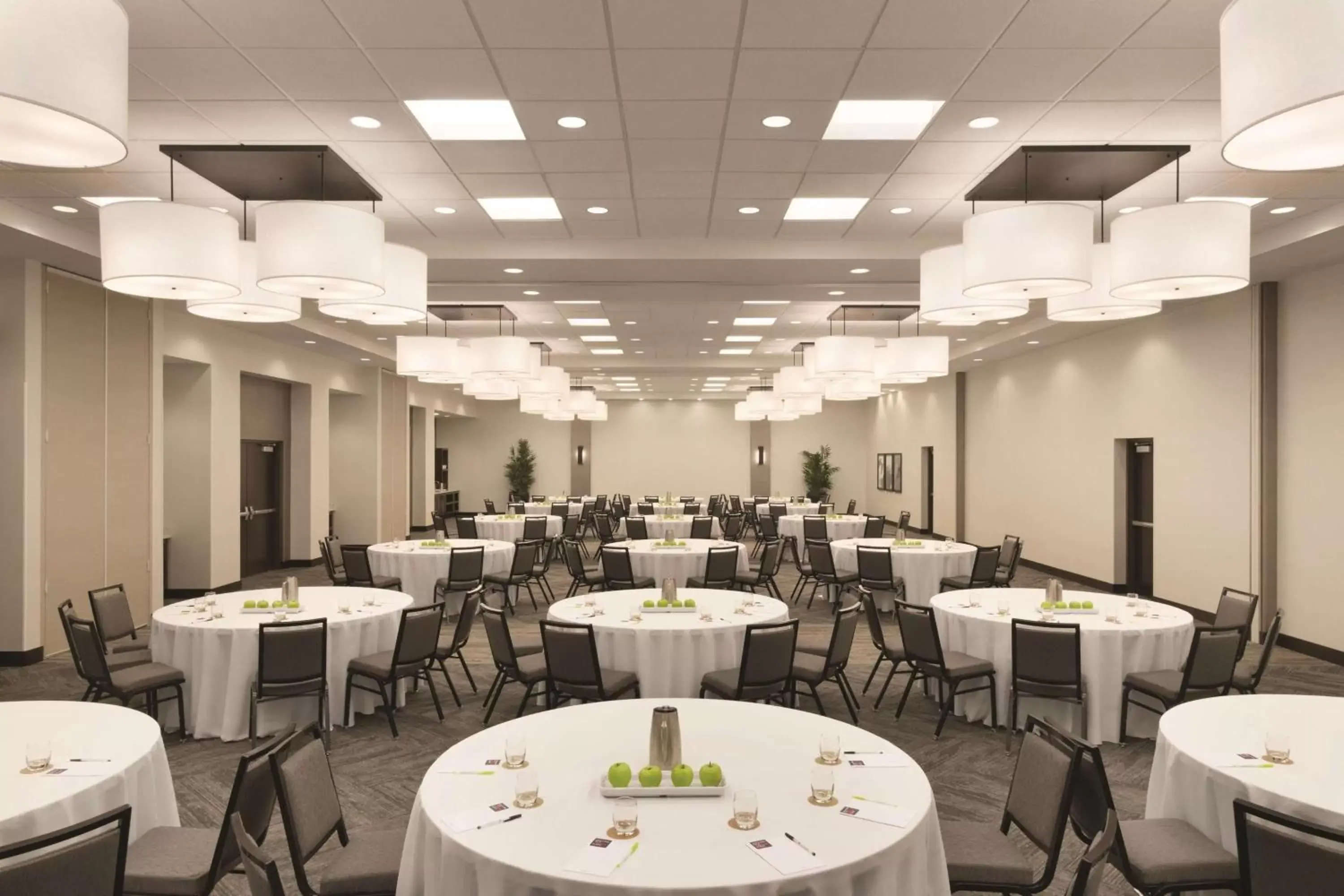 Business facilities, Restaurant/Places to Eat in Hyatt Place Chicago O'Hare Airport