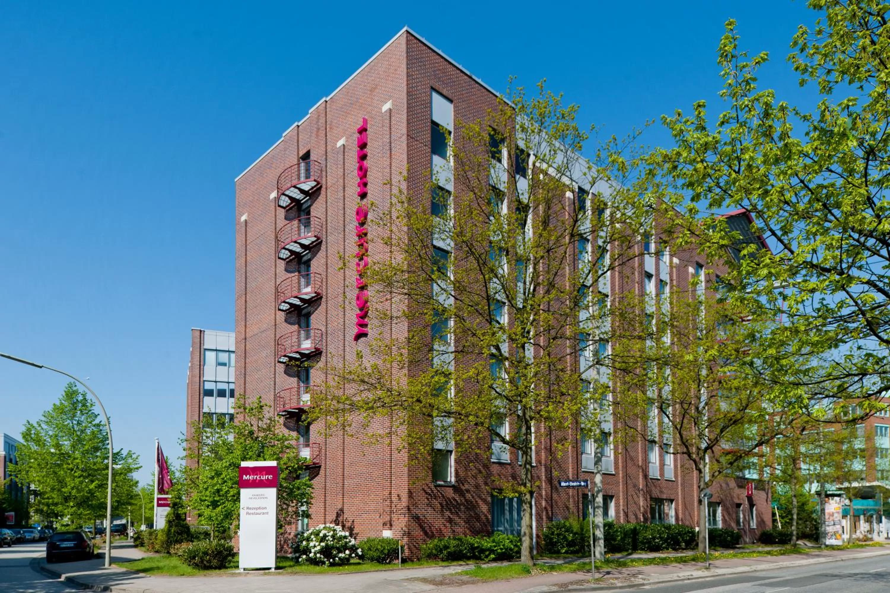 Property building in Mercure Hotel Hamburg am Volkspark