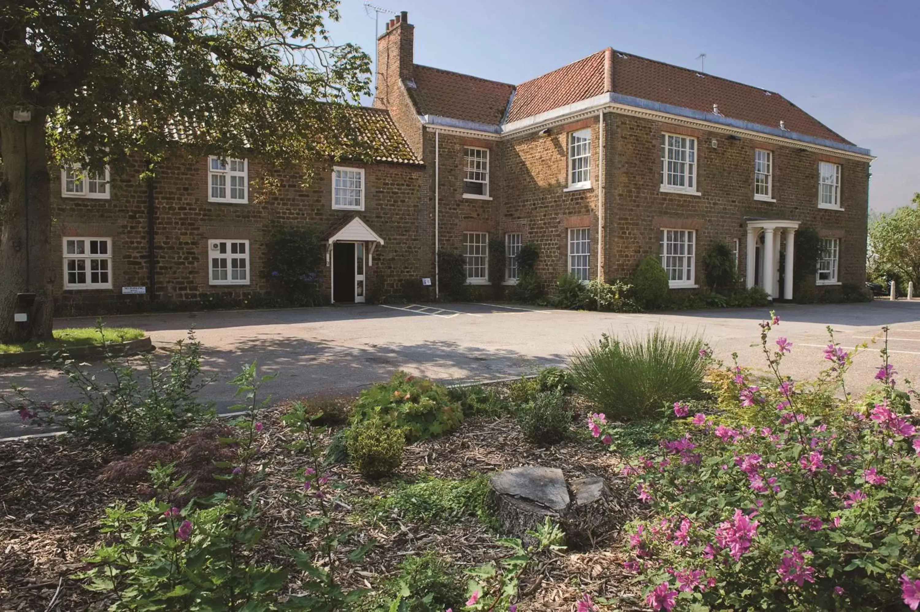 Property Building in Kings Lynn Knights Hill Hotel & Spa, BW Signature Collection