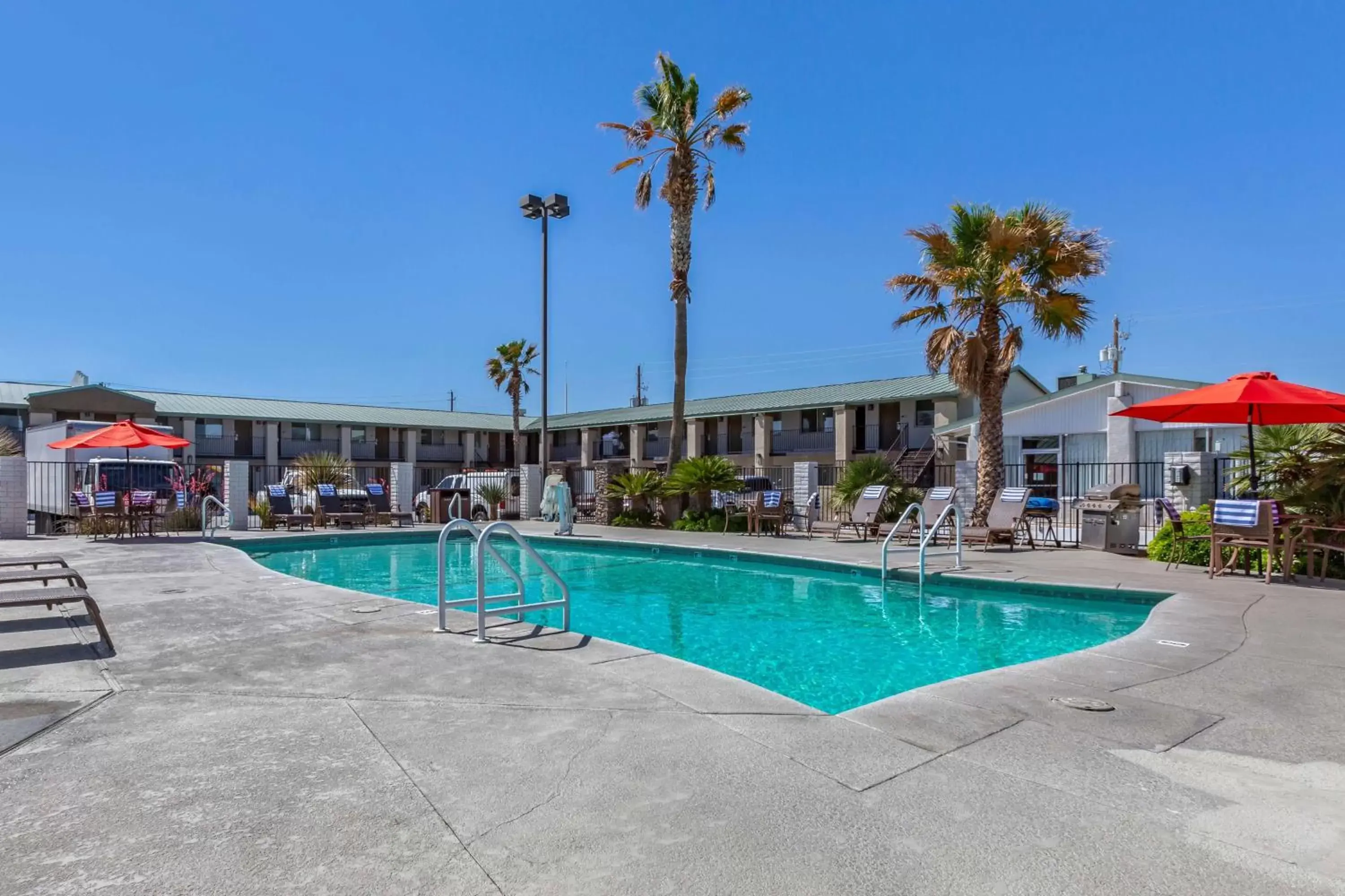 Pool view, Swimming Pool in Best Western Plus King's Inn and Suites