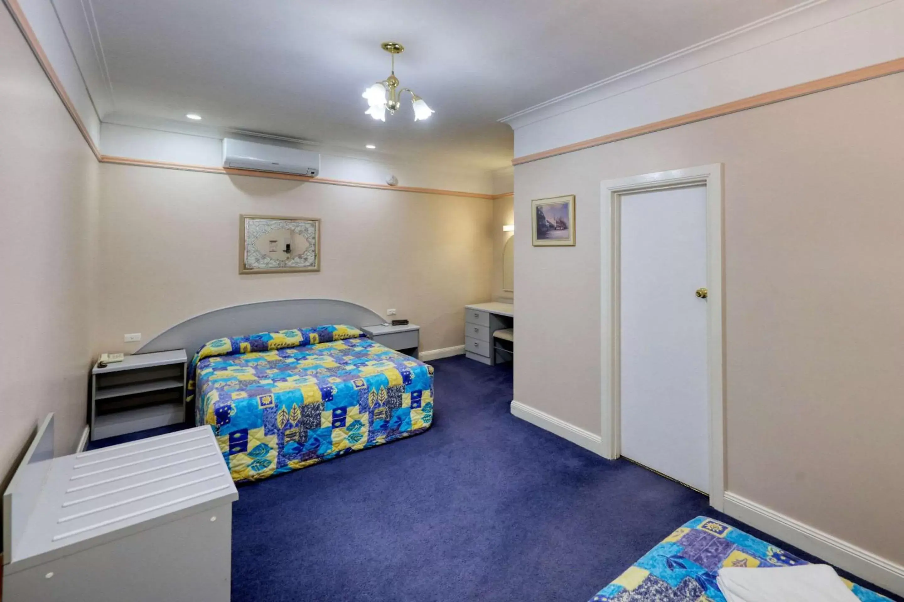 Bedroom, Bed in Comfort Inn Crystal Broken Hill Bedroom, Bed in Comfort Inn Crystal Broken Hill