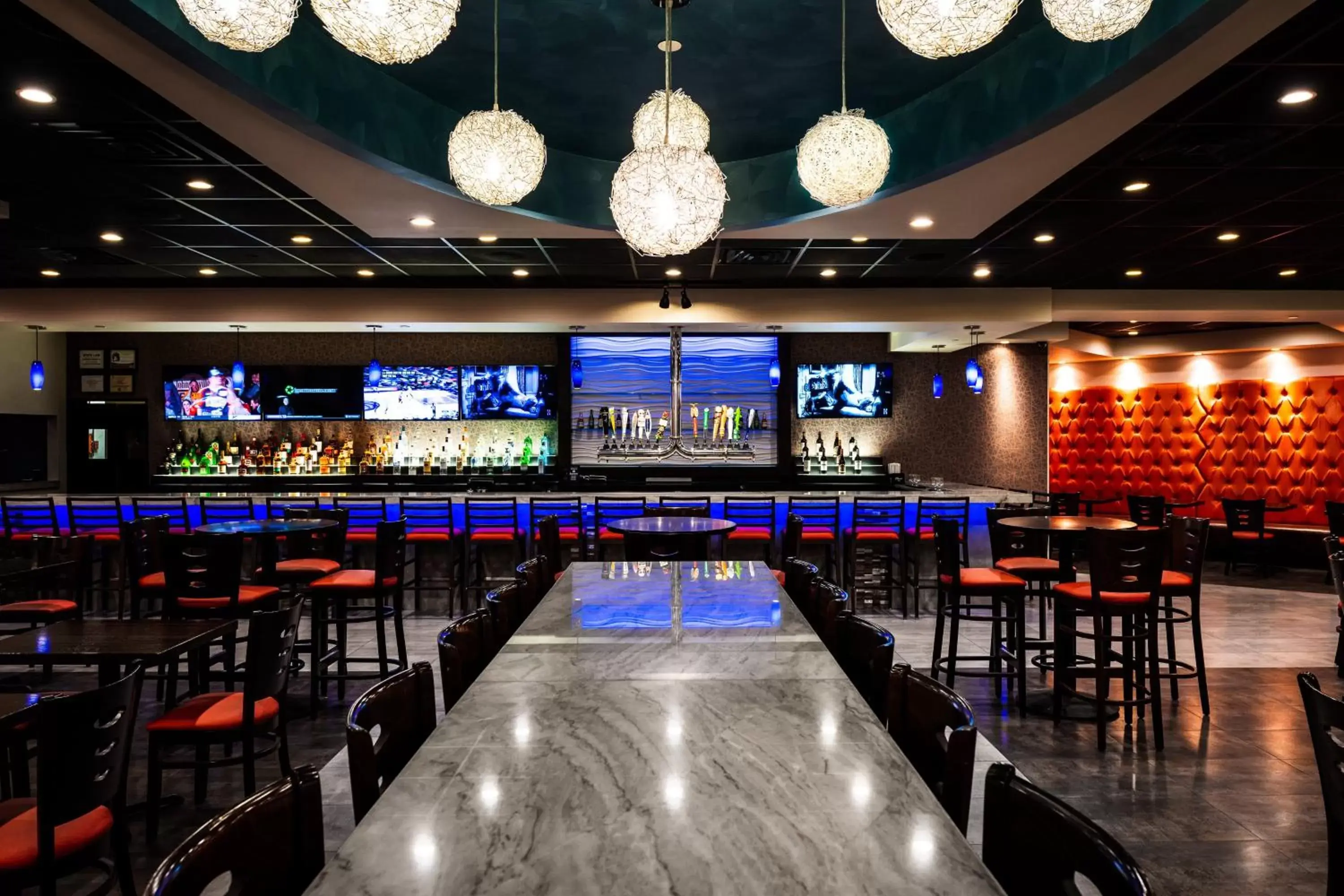 Restaurant/places to eat in Holiday Inn Newark International Airport
