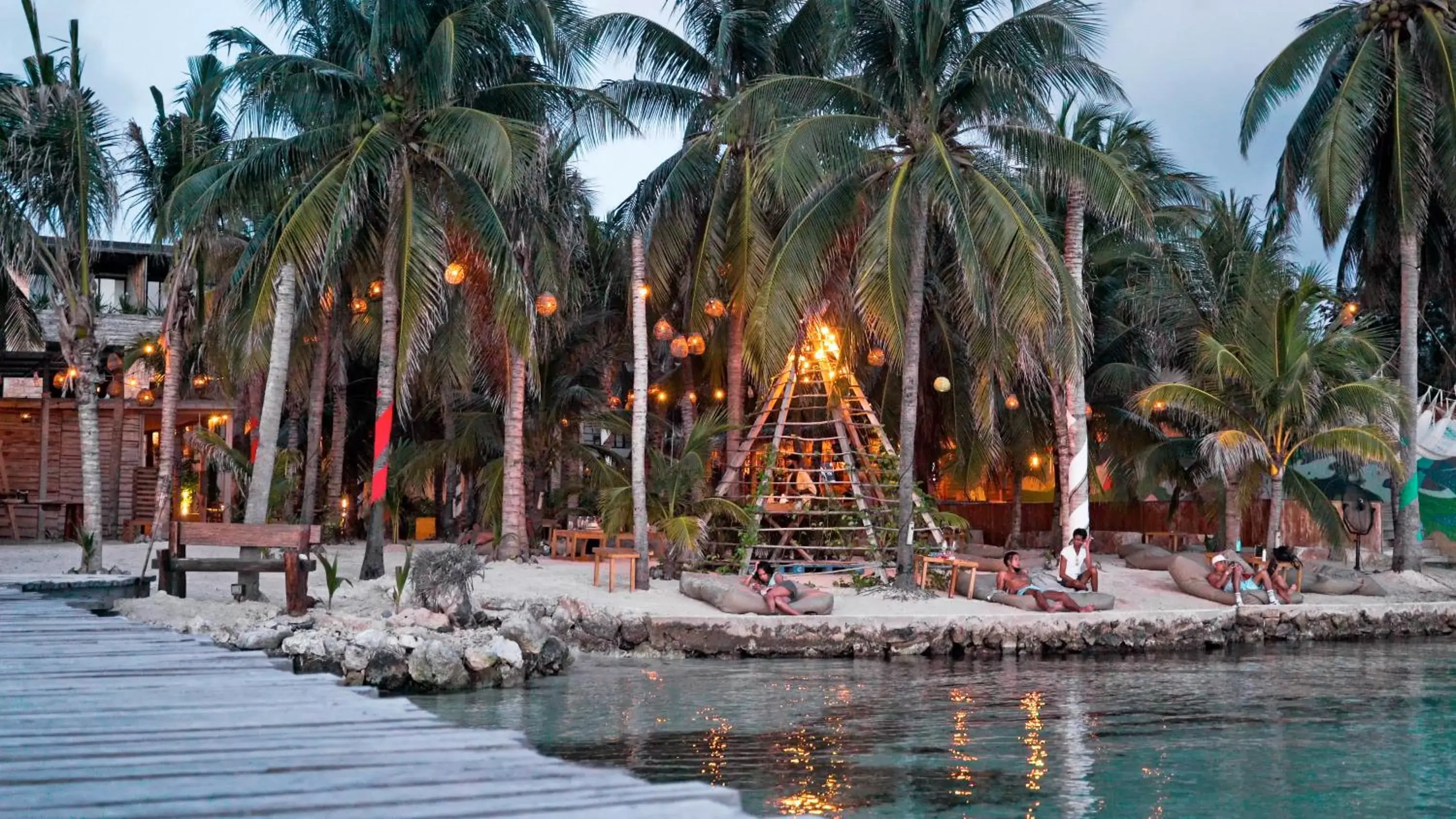 Beach in Nomads Hotel, Hostel & Beachclub