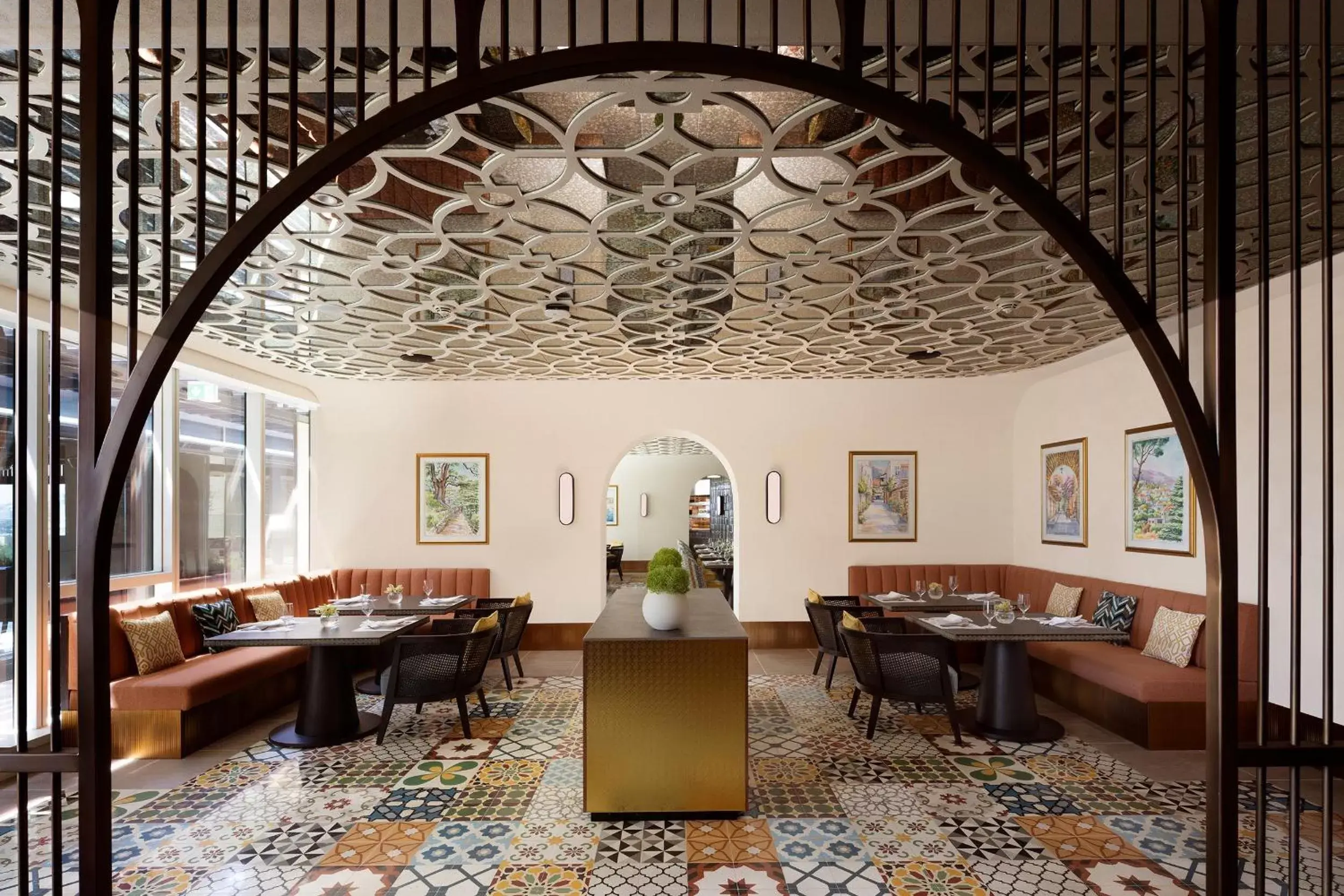 Restaurant/Places to Eat in Avani Plus Palm View Dubai Hotel & Suites