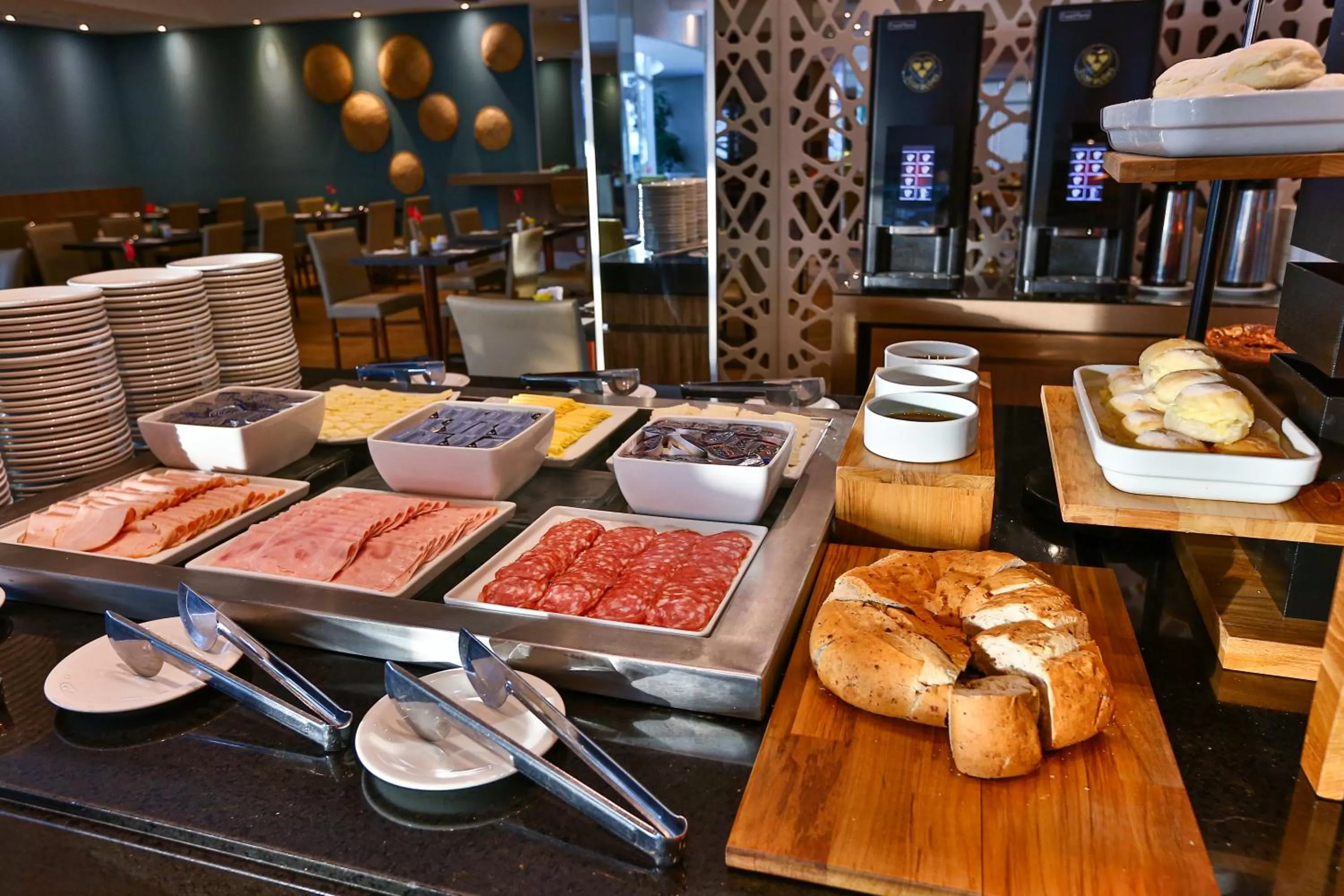 Restaurant/places to eat in Radisson Recife