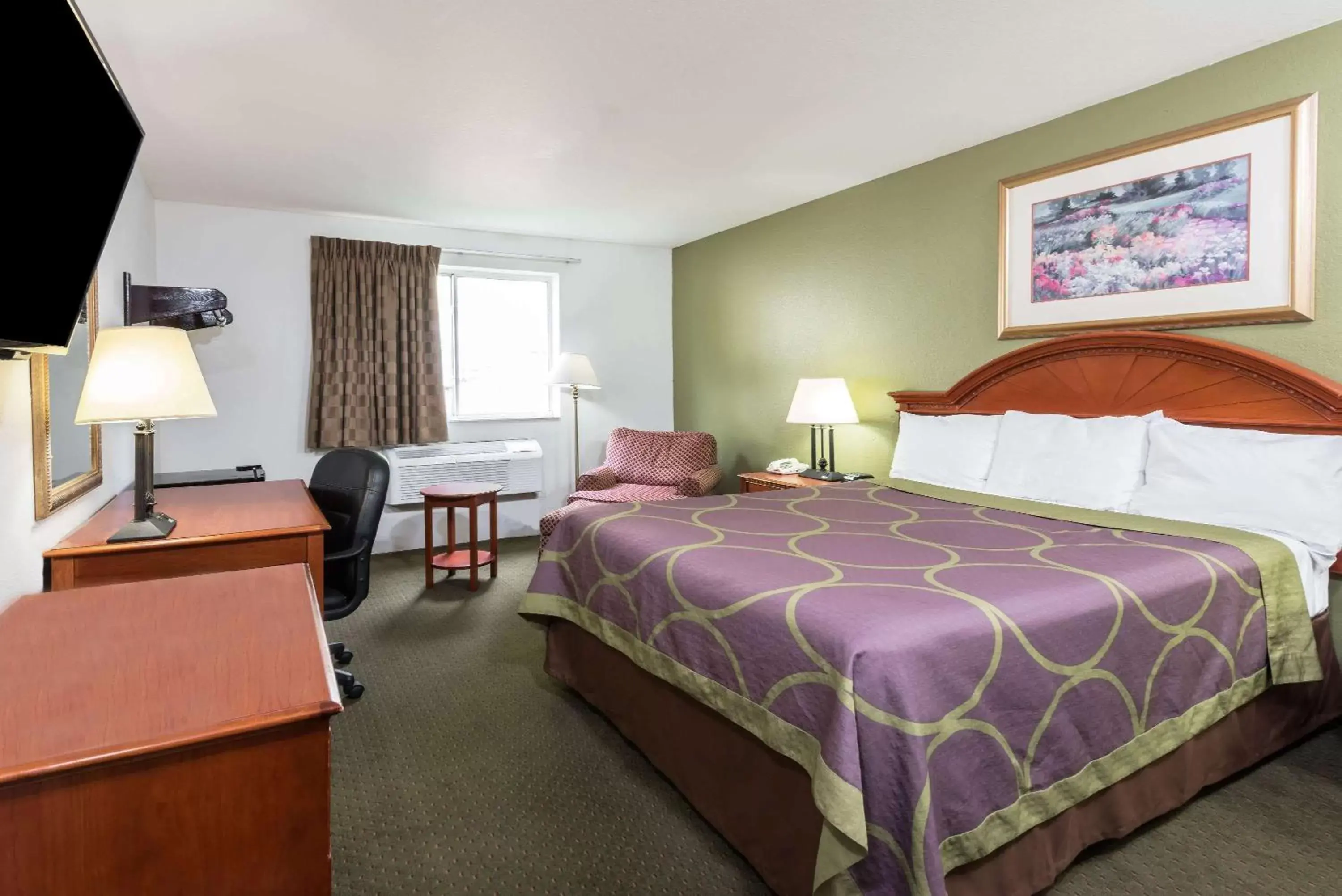 Photo of the whole room, Bed in Super 8 by Wyndham Pittsburgh/Monroeville