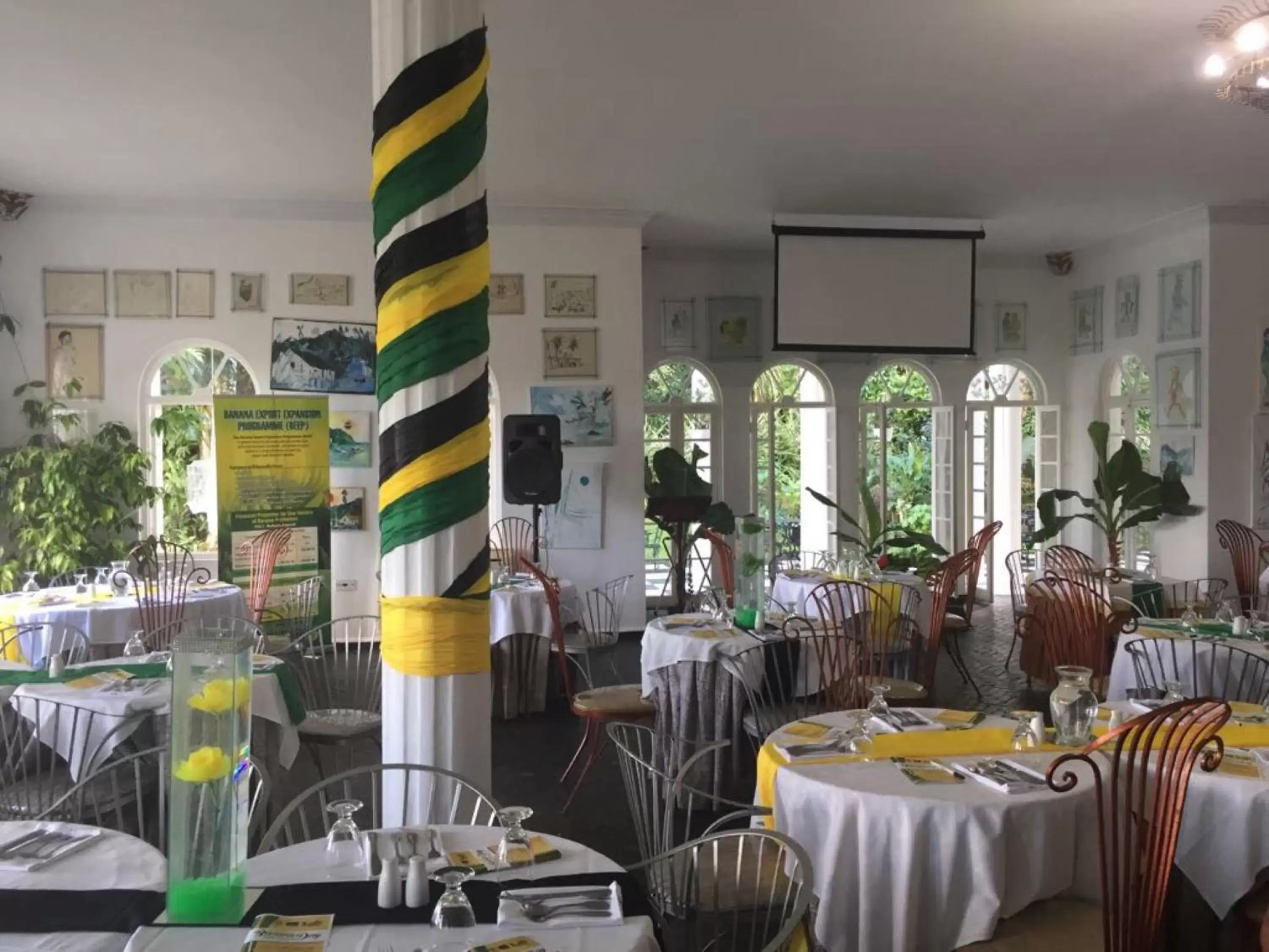 Restaurant/Places to Eat in Jamaica Palace Hotel