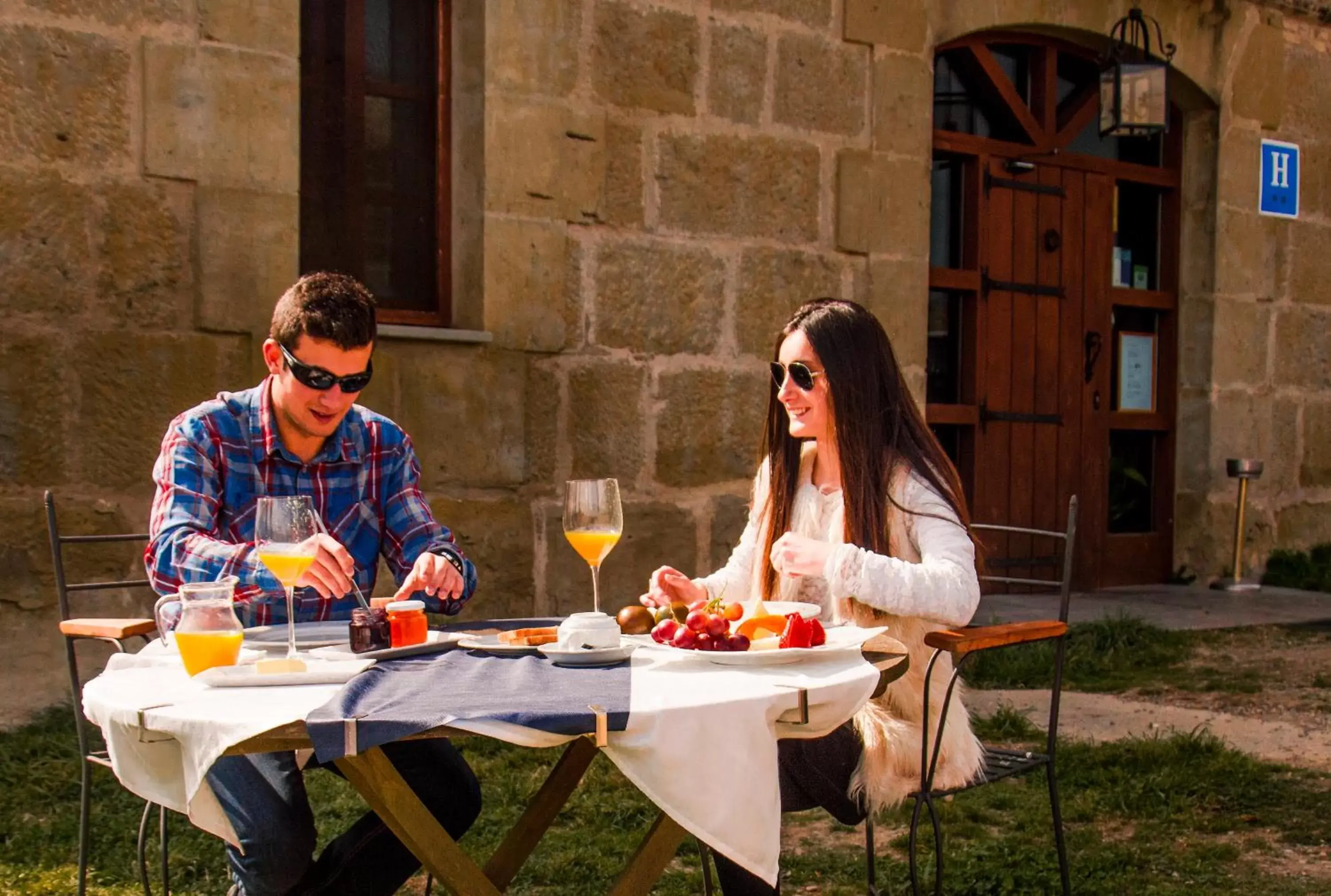 Breakfast in Hotel Boutique Bodegas De Arnes - Adults Only