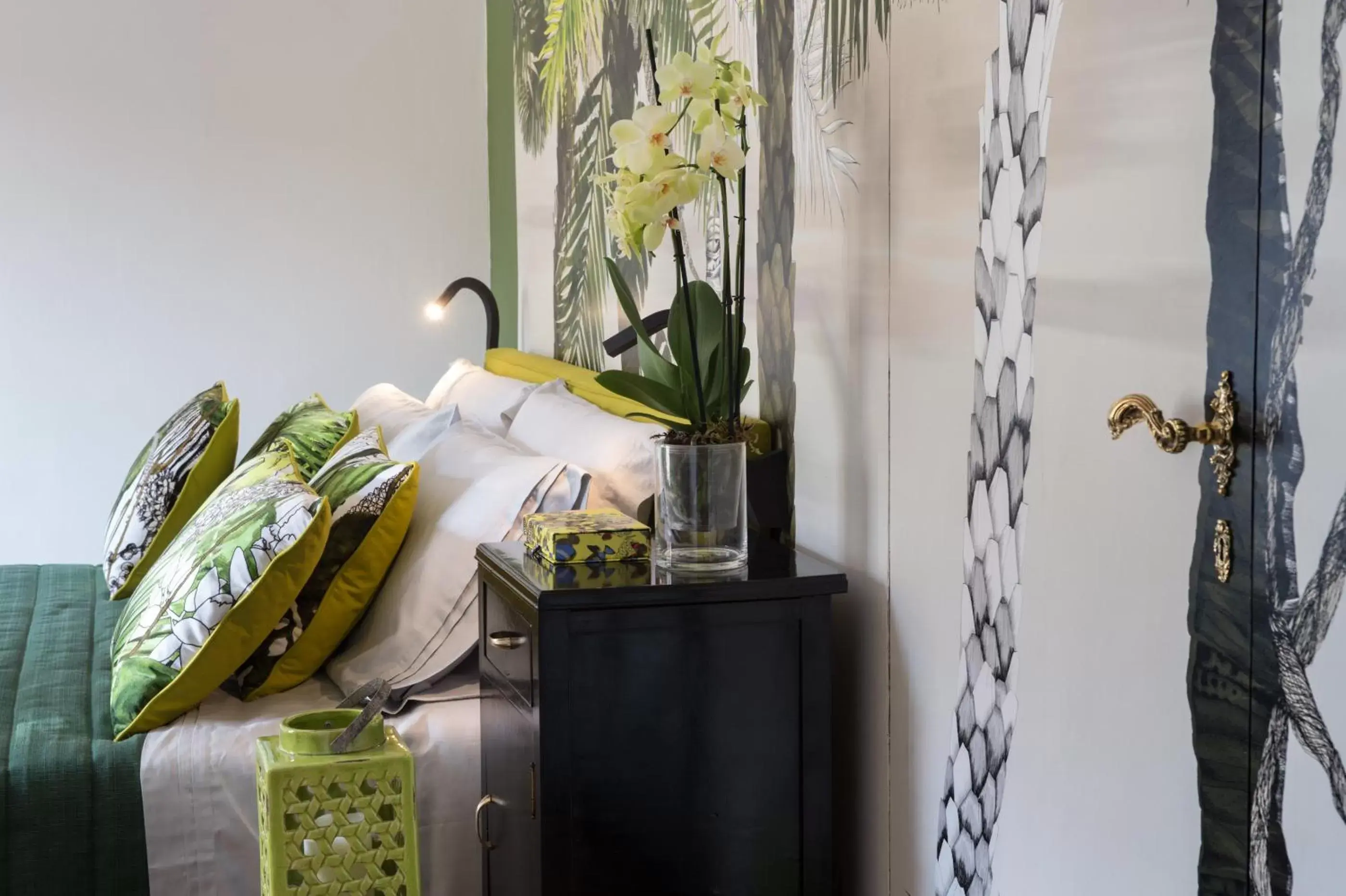 Decorative detail, Coffee/Tea Facilities in Velona's Jungle Luxury Suites