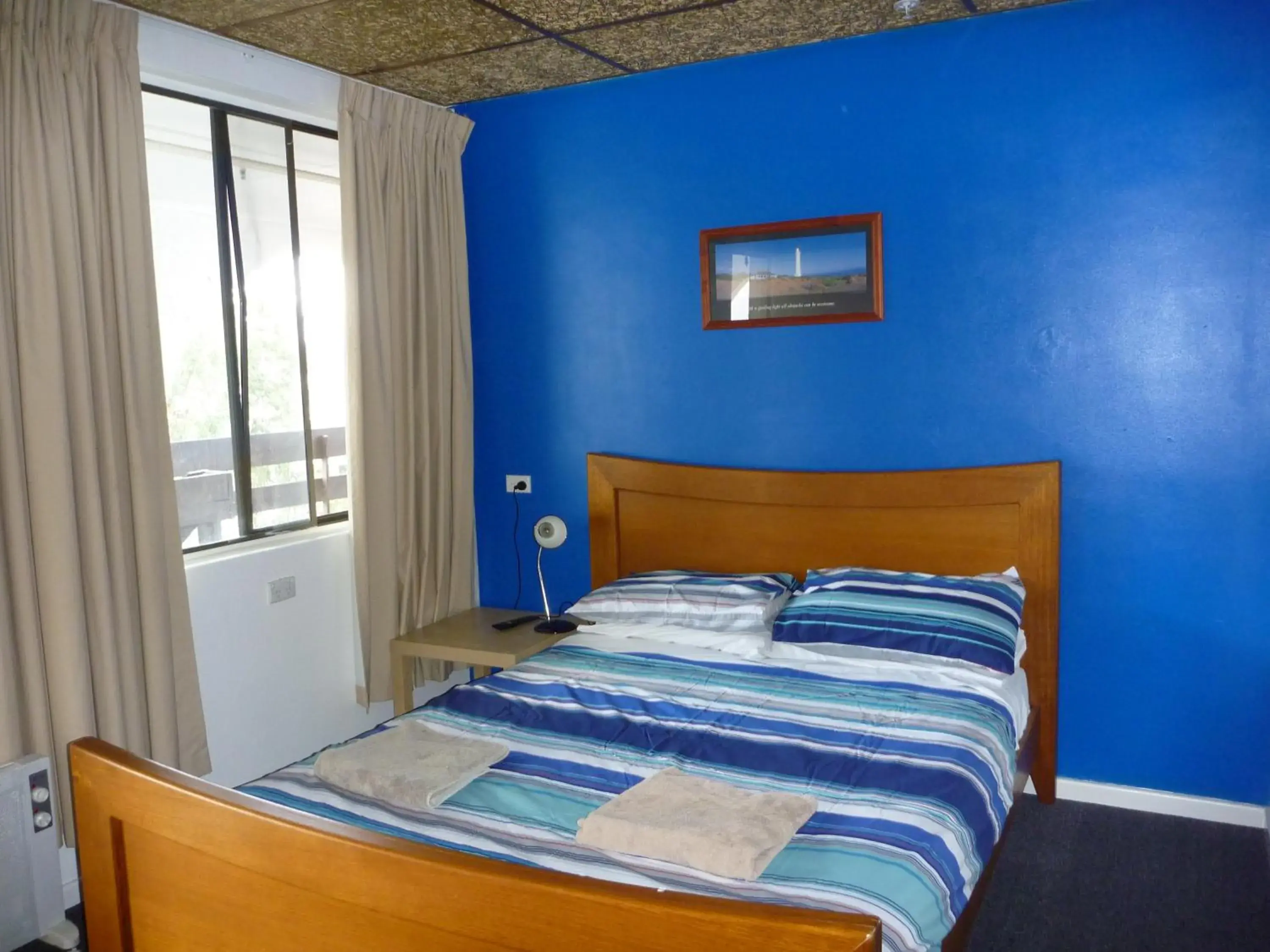 Bed in Adelaide Travellers Inn Backpackers Hostel