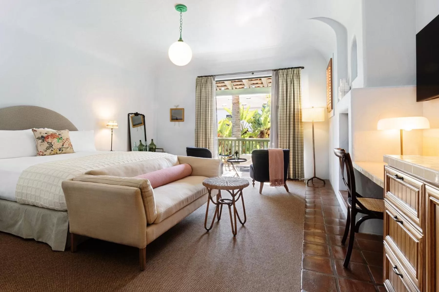 Photo of the whole room, Bed in Palihouse Santa Barbara