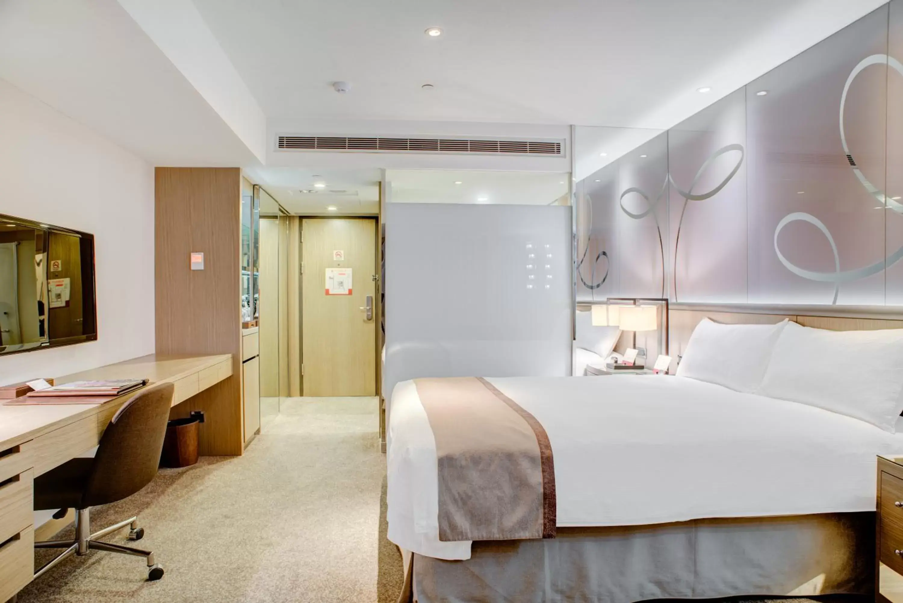 Photo of the whole room, Bed in Kaohsiung Chateau de Chine Hotel Photo of the whole room, Bed in Kaohsiung Chateau de Chine Hotel