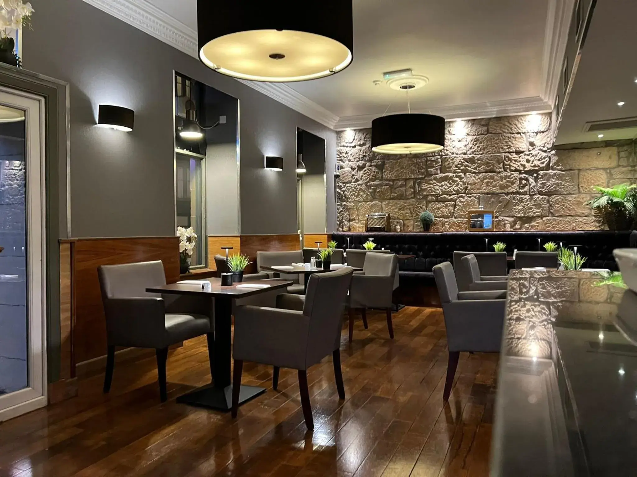 Restaurant/Places to Eat in Devoncove Hotel Glasgow