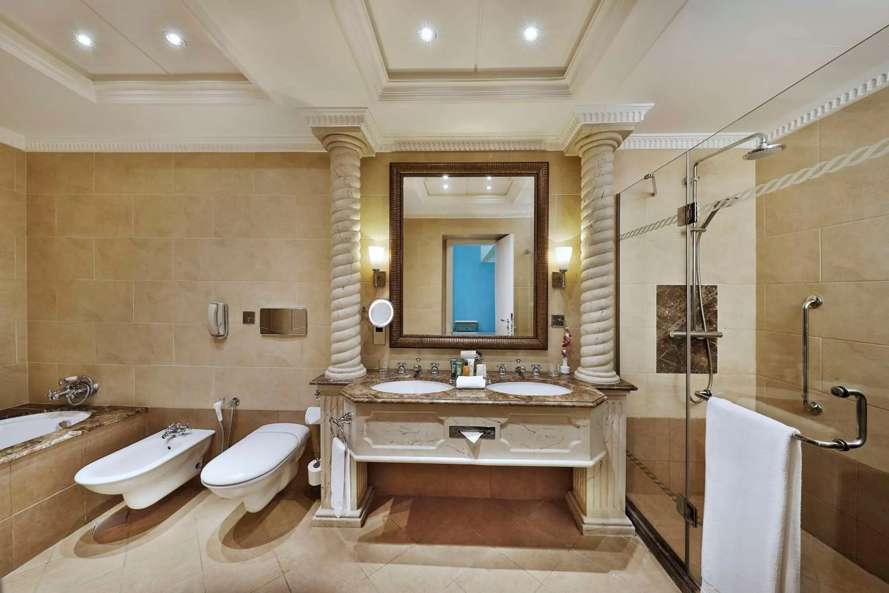 Bathroom in Hilton Beirut Habtoor Grand Hotel