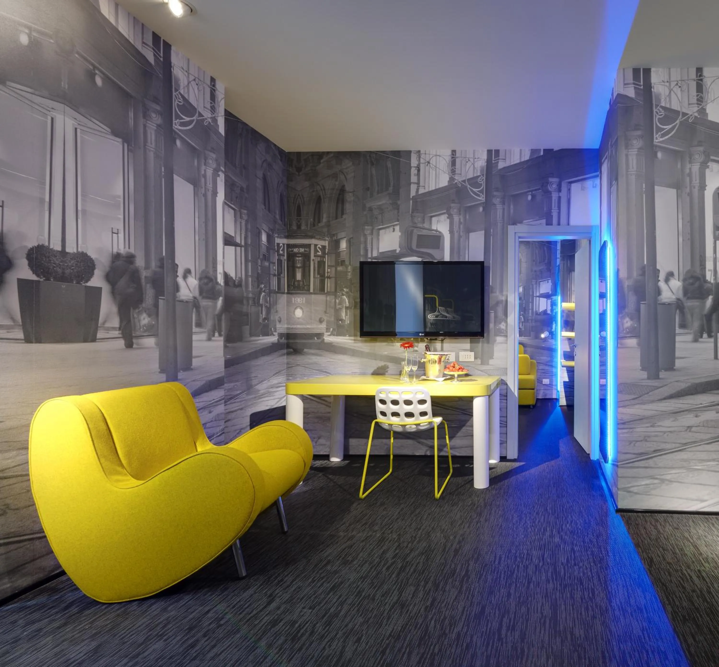 TV and multimedia in The Street Milano Duomo | a Design Boutique Hotel