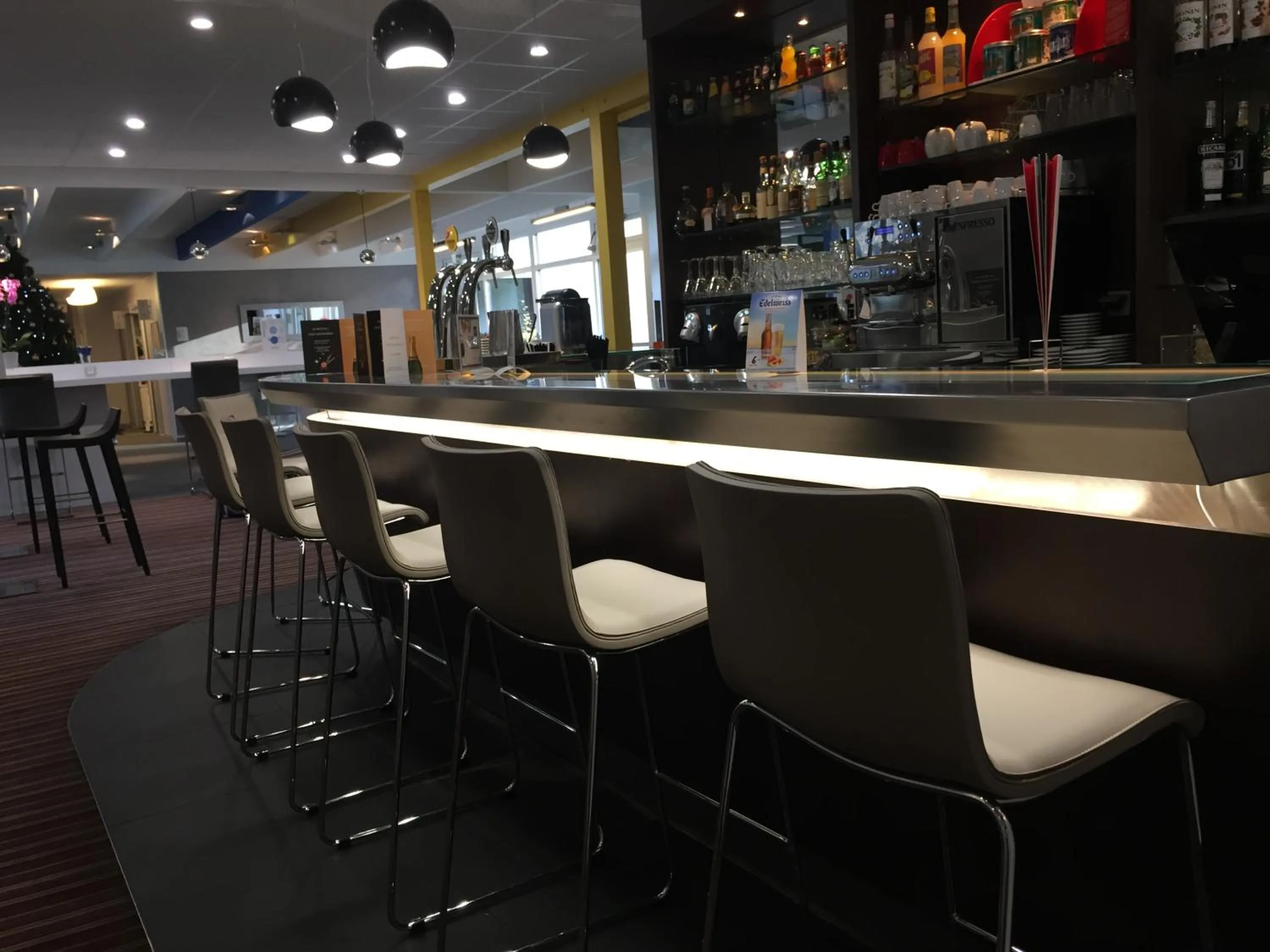 Lounge or bar in Novotel Marseille Est Porte d'Aubagne