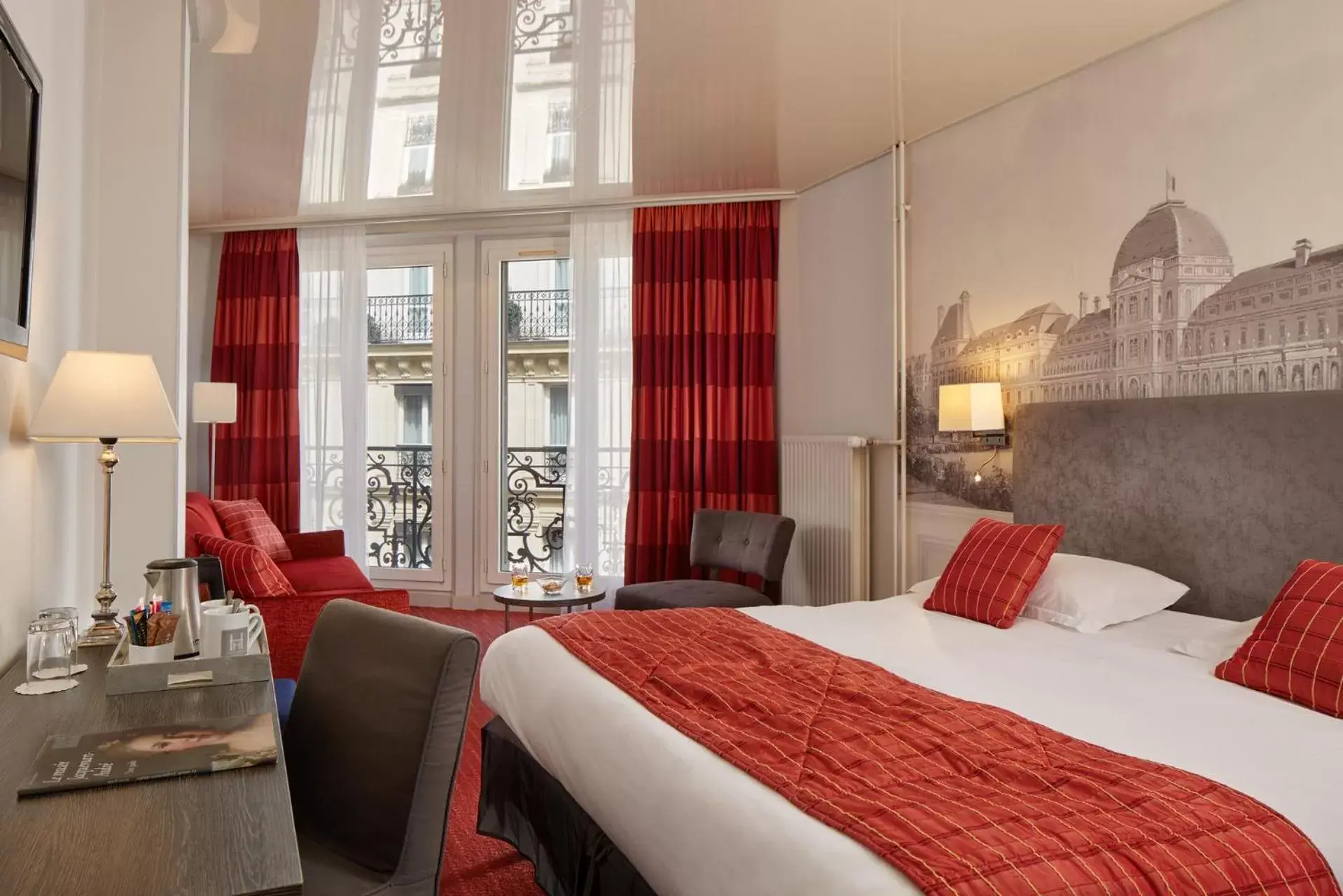 Photo of the whole room, Bed in Hôtel Harvey