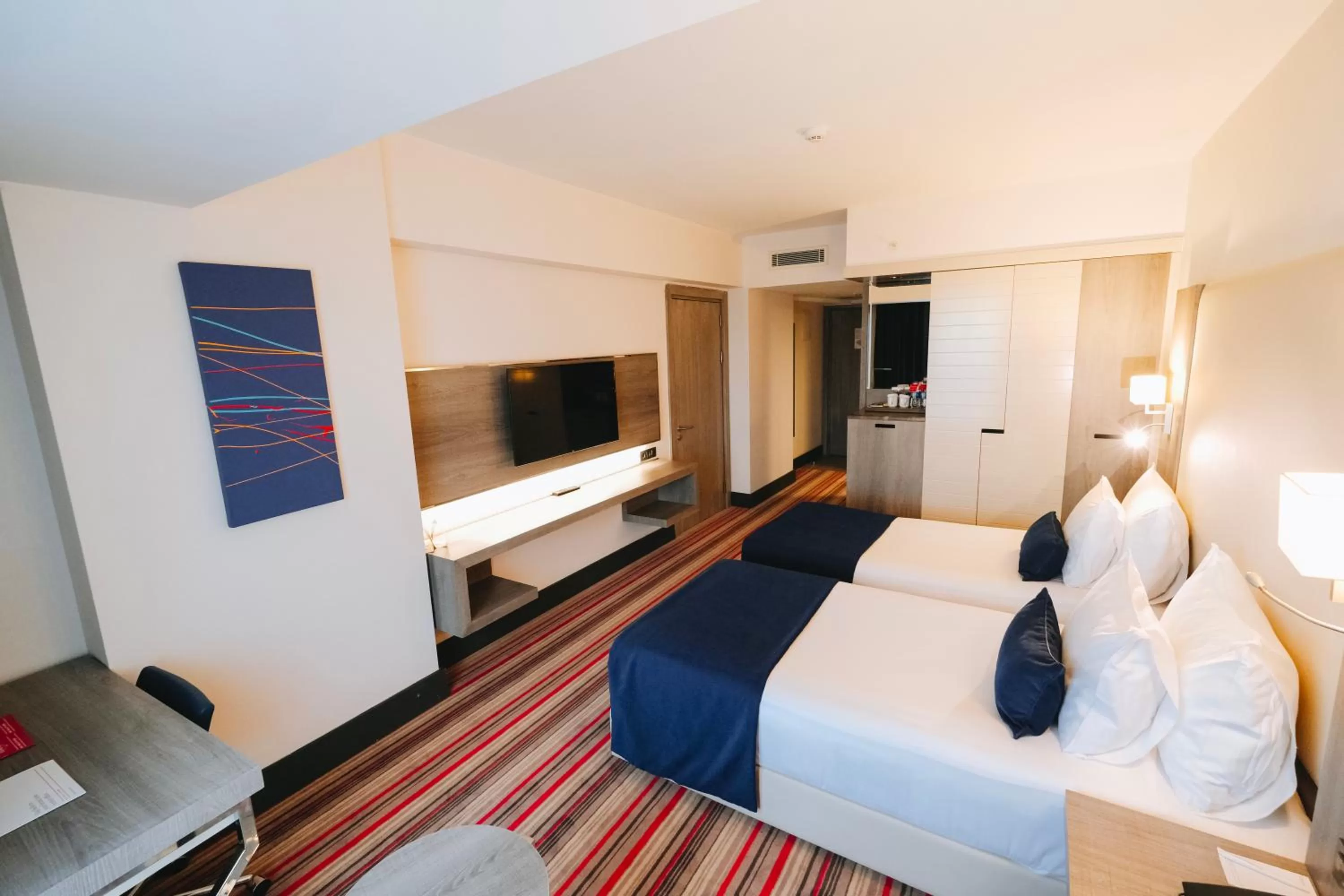 Photo of the whole room, Bed in Ramada Plaza By Wyndham Izmir