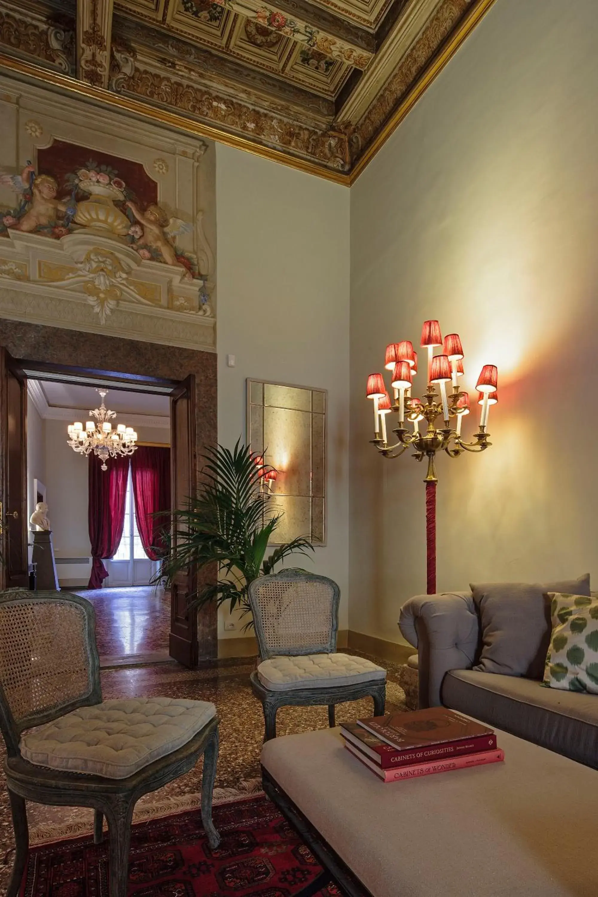 Communal lounge/ TV room, Lobby/Reception in Al Palazzo del Marchese di Camugliano Residenza d'Epoca
