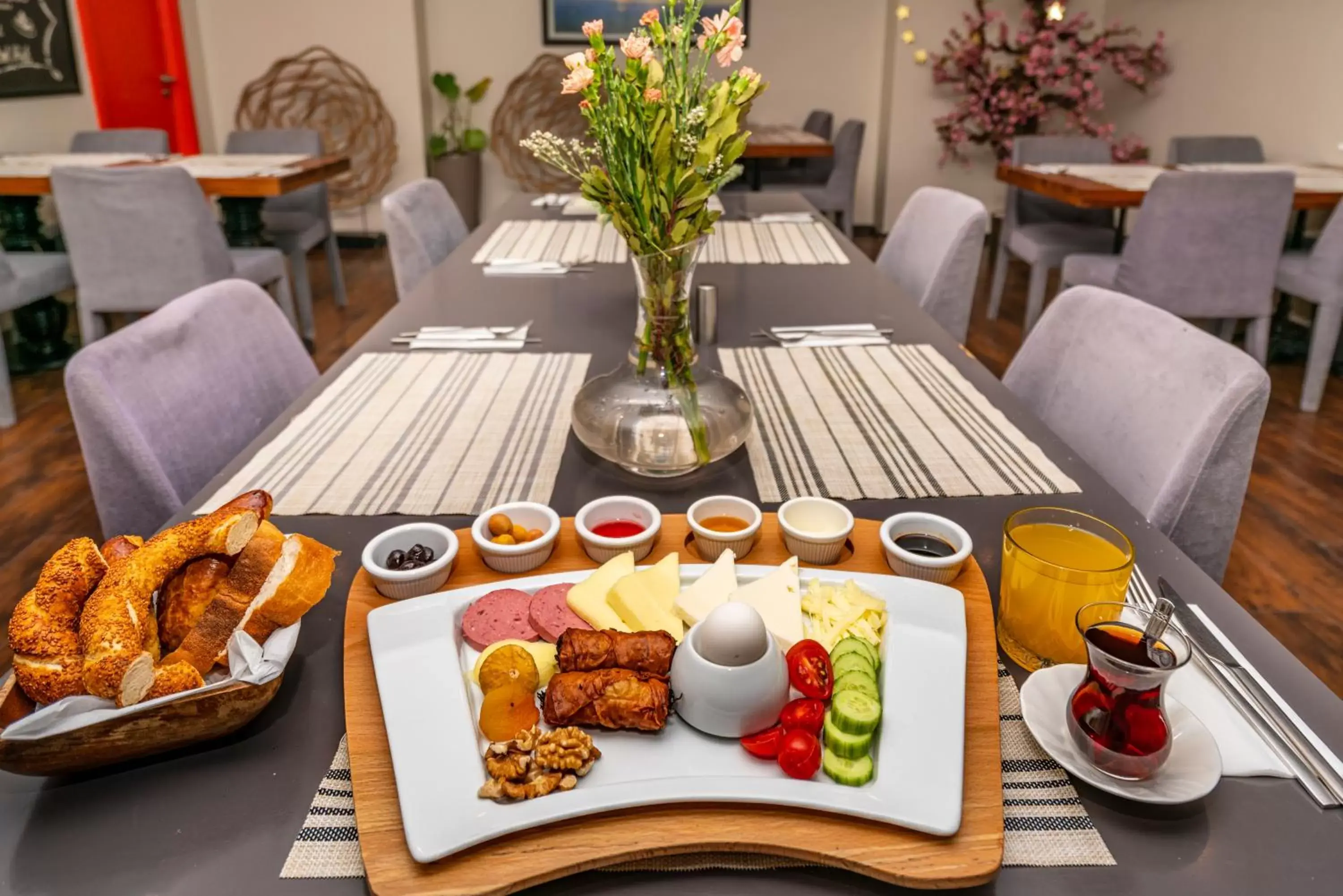 Restaurant/places to eat in The Gate 30 Suites Ataşehir