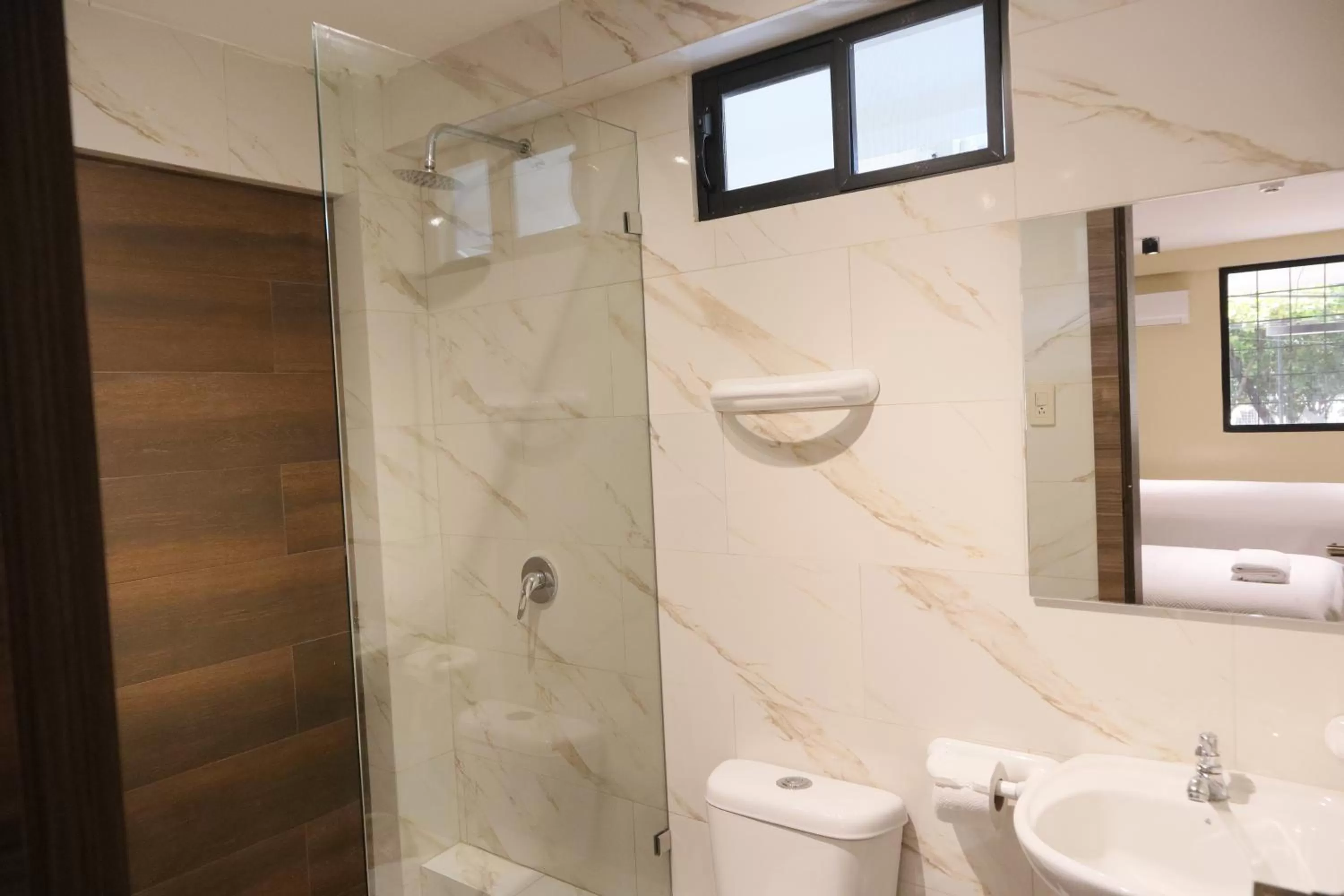 Shower in Hotel Sada