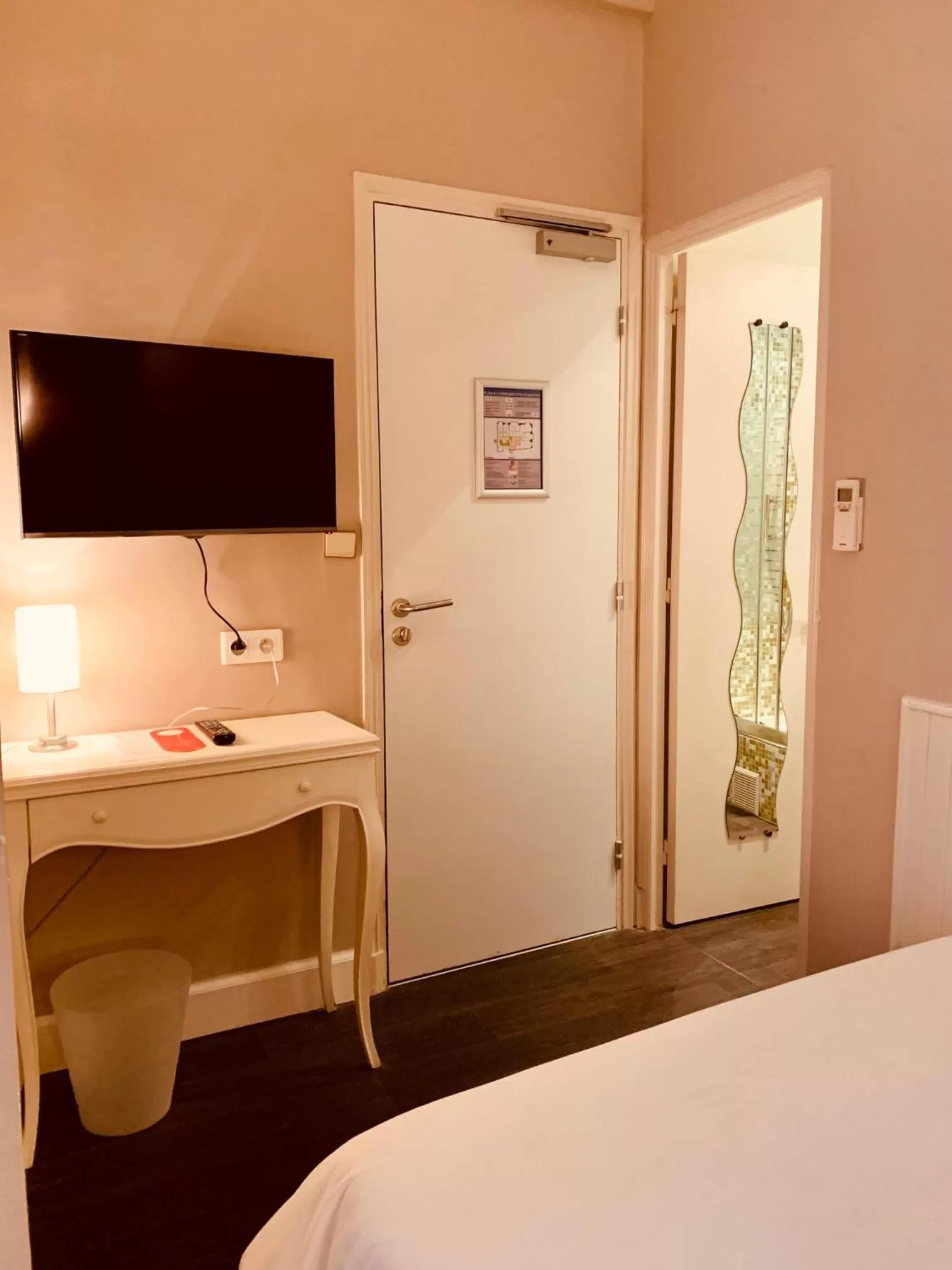 TV and multimedia, Bed in Hotel Select