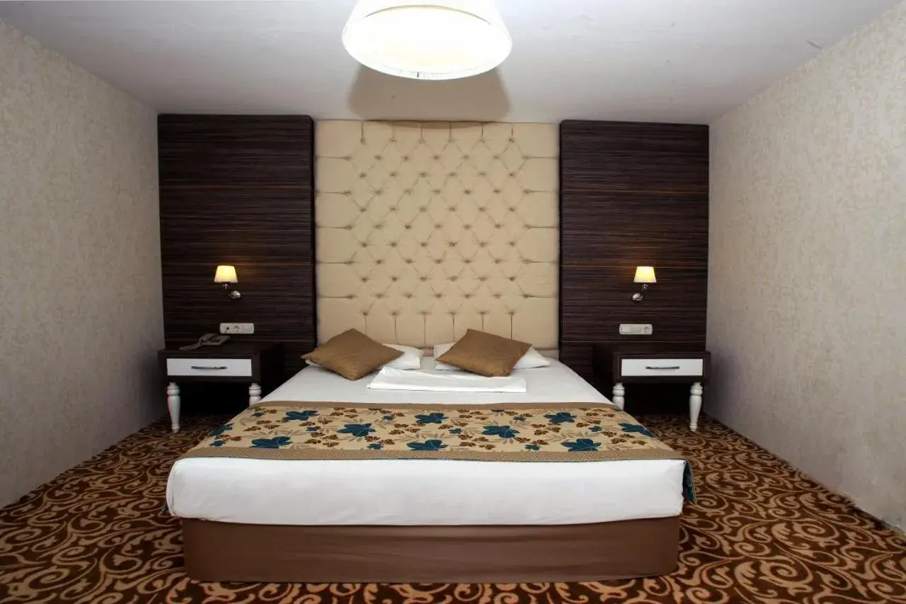 Photo of the whole room, Bed in Cender Hotel