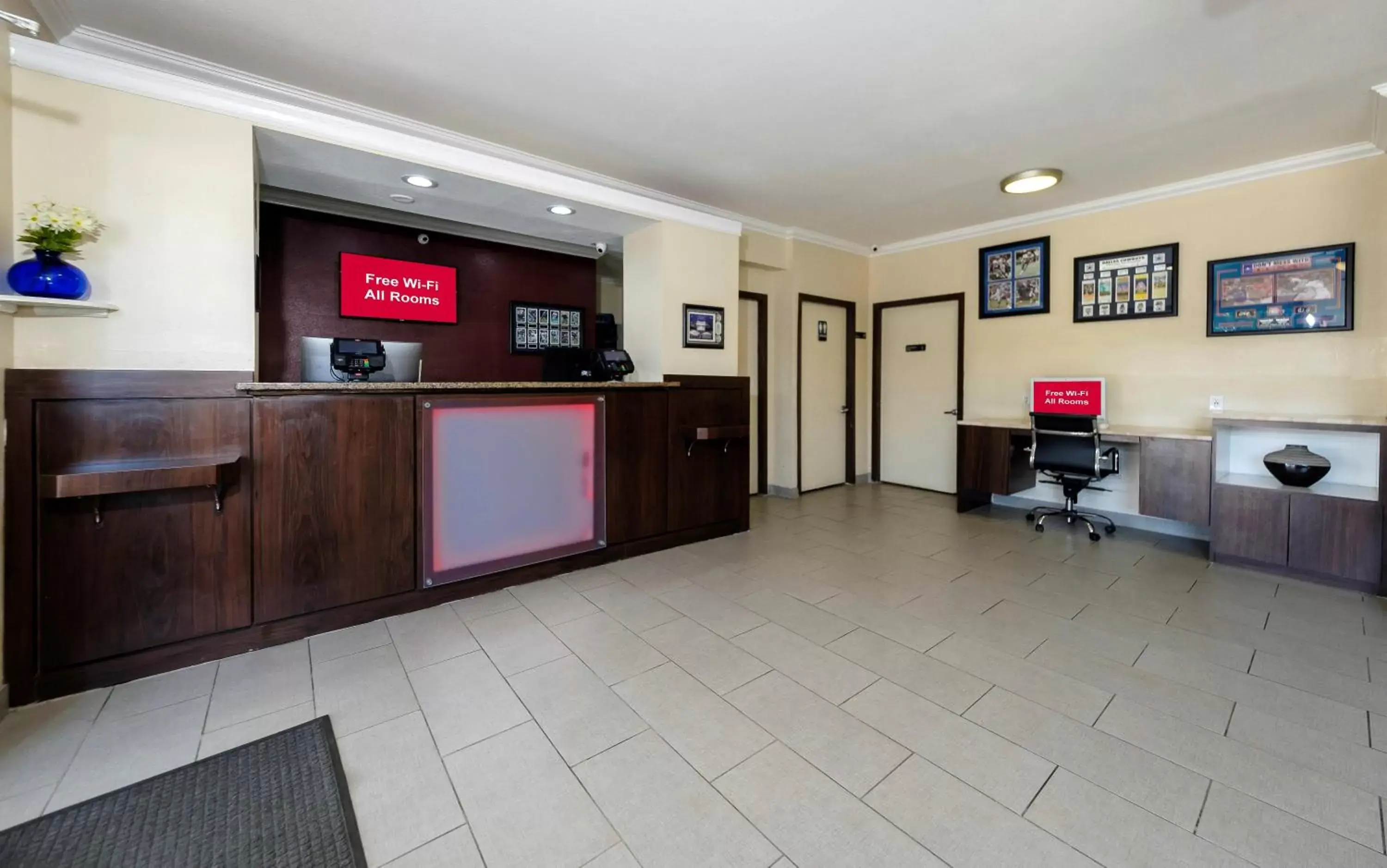 Lobby or reception, Lobby/Reception in Red Roof Inn Arlington - Entertainment District