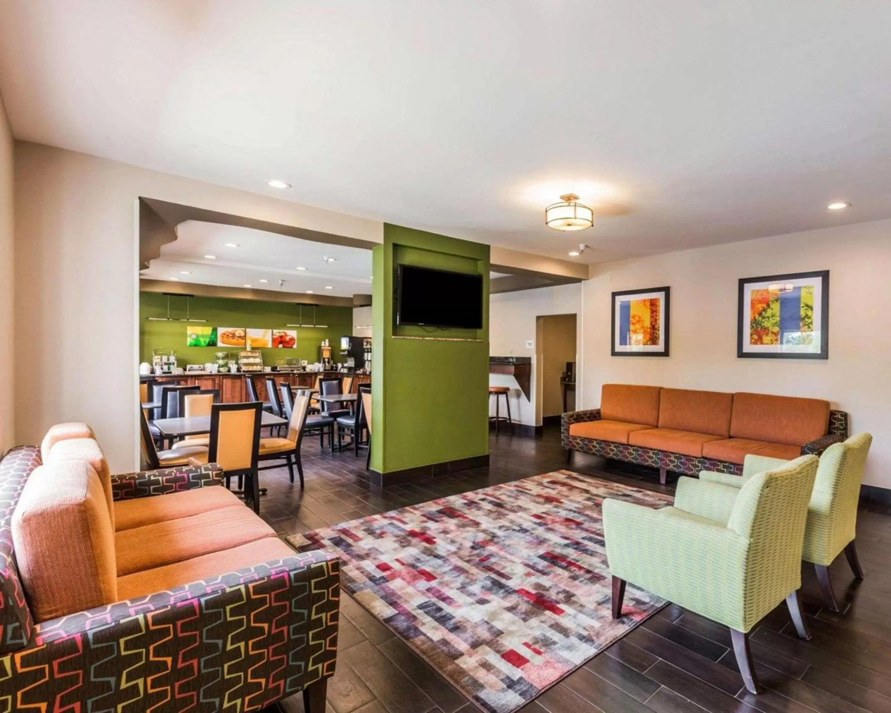 Lobby or reception, Seating Area in Quality Inn & Suites Birmingham - Highway 280