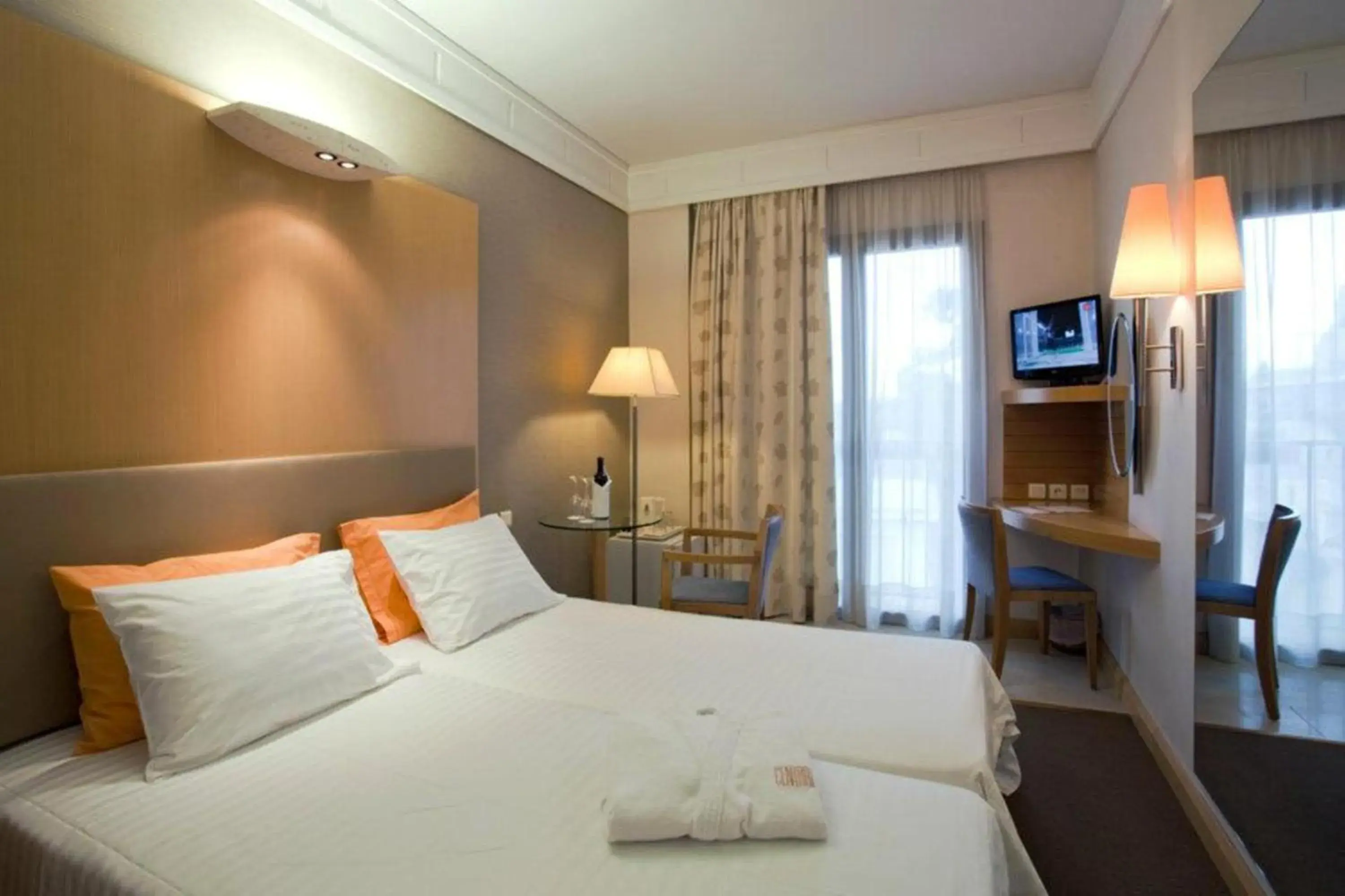 TV and multimedia, Bed in Central Hotel