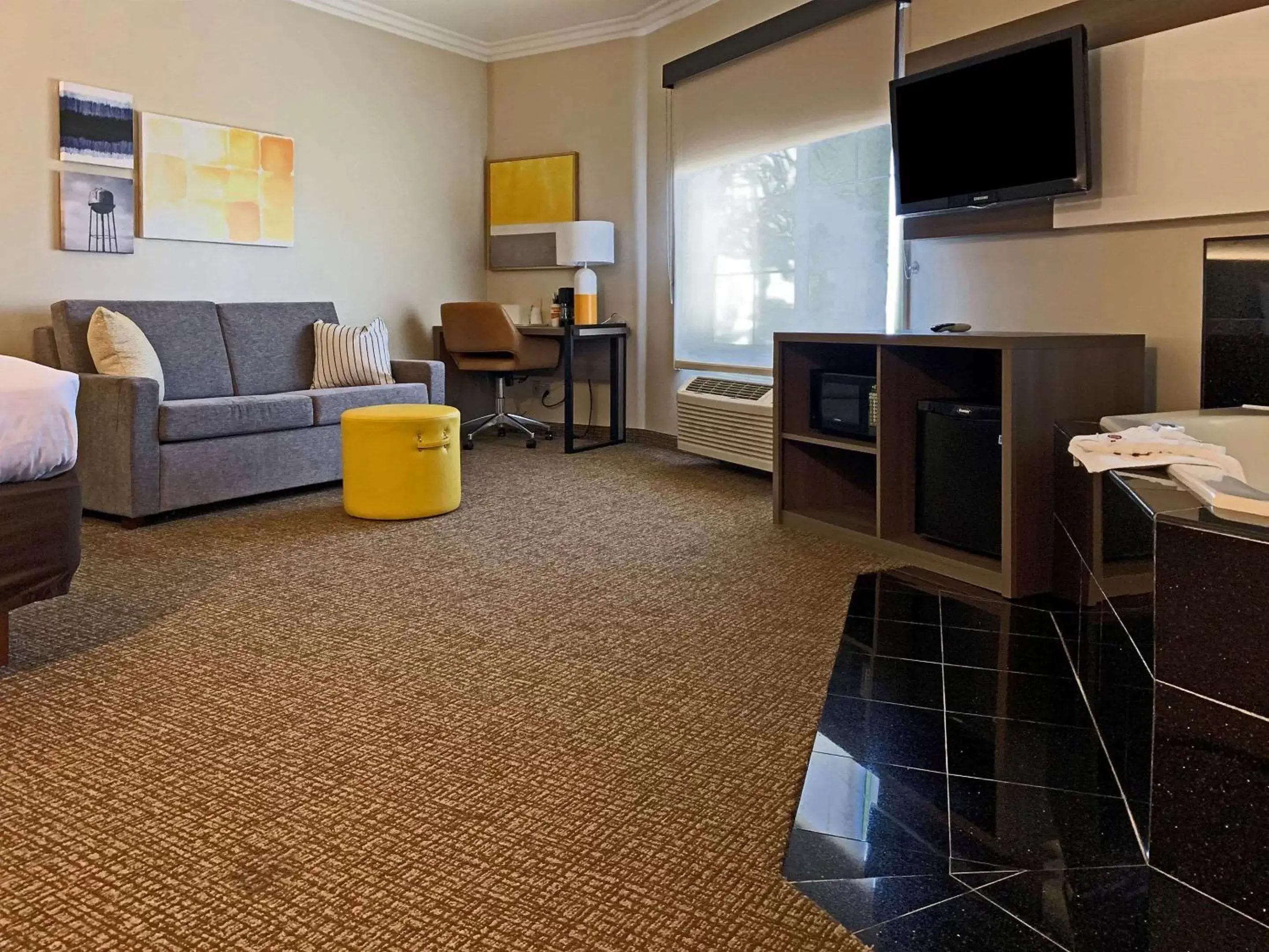 Seating Area in Comfort Suites Oceanside Camp Pendleton Area