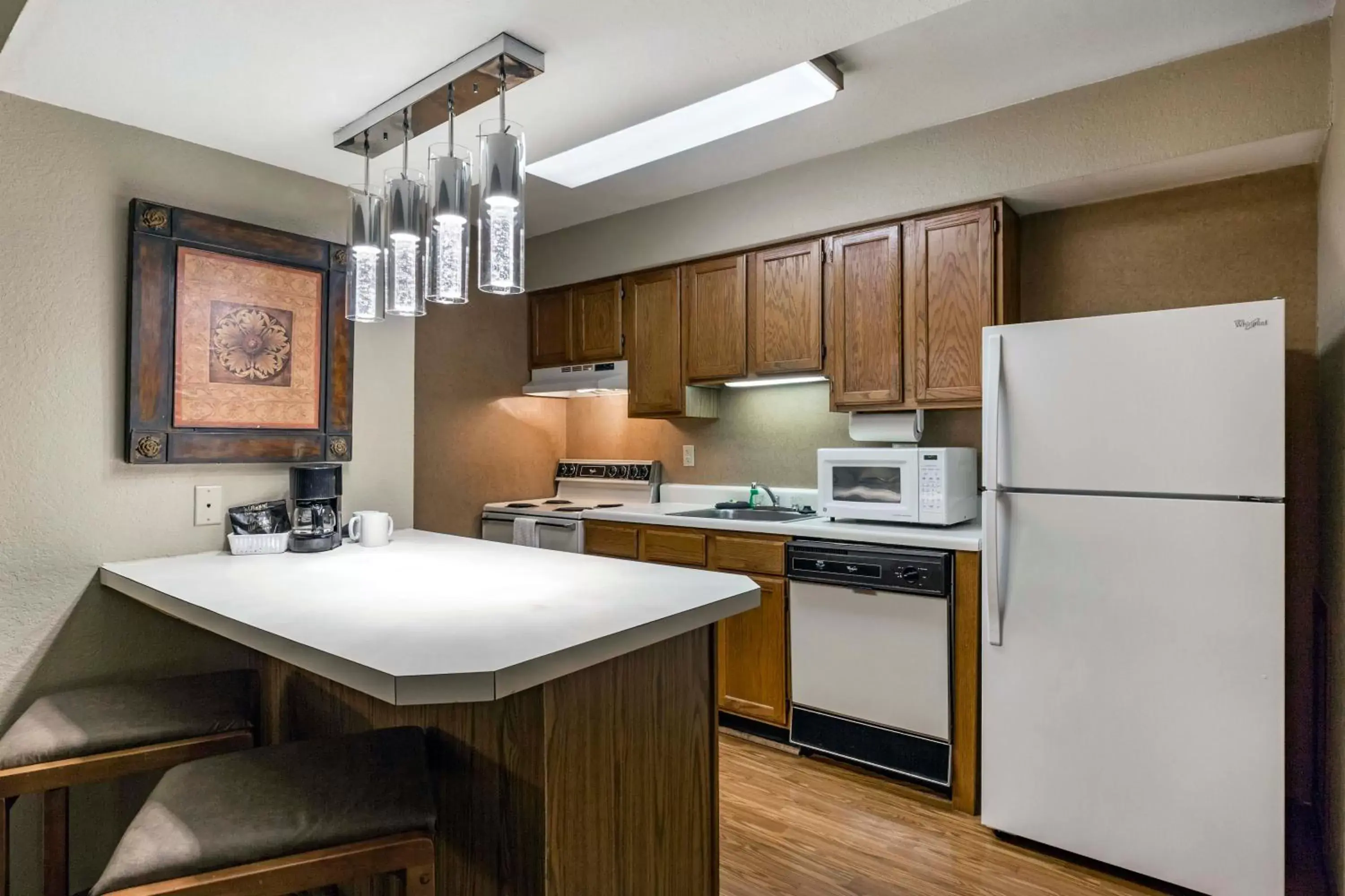 Kitchen or kitchenette, Kitchen/Kitchenette in Arbor Suites At The Mall