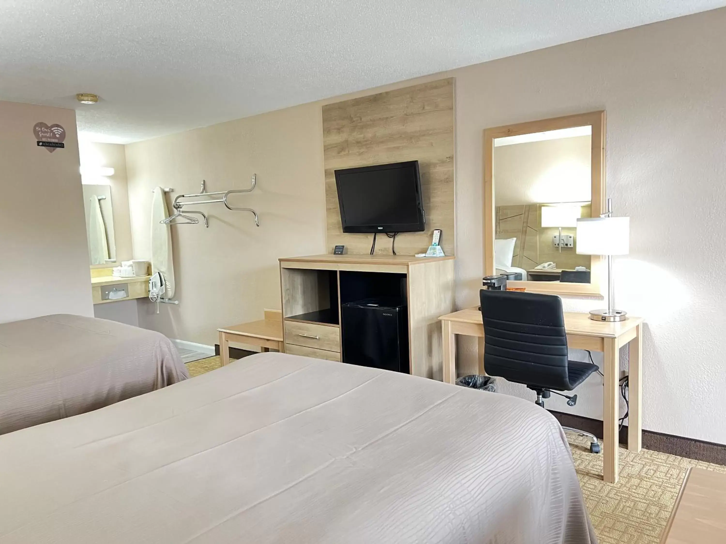 Bed in Viking Arms Inn - Ludington Bed in Viking Arms Inn - Ludington