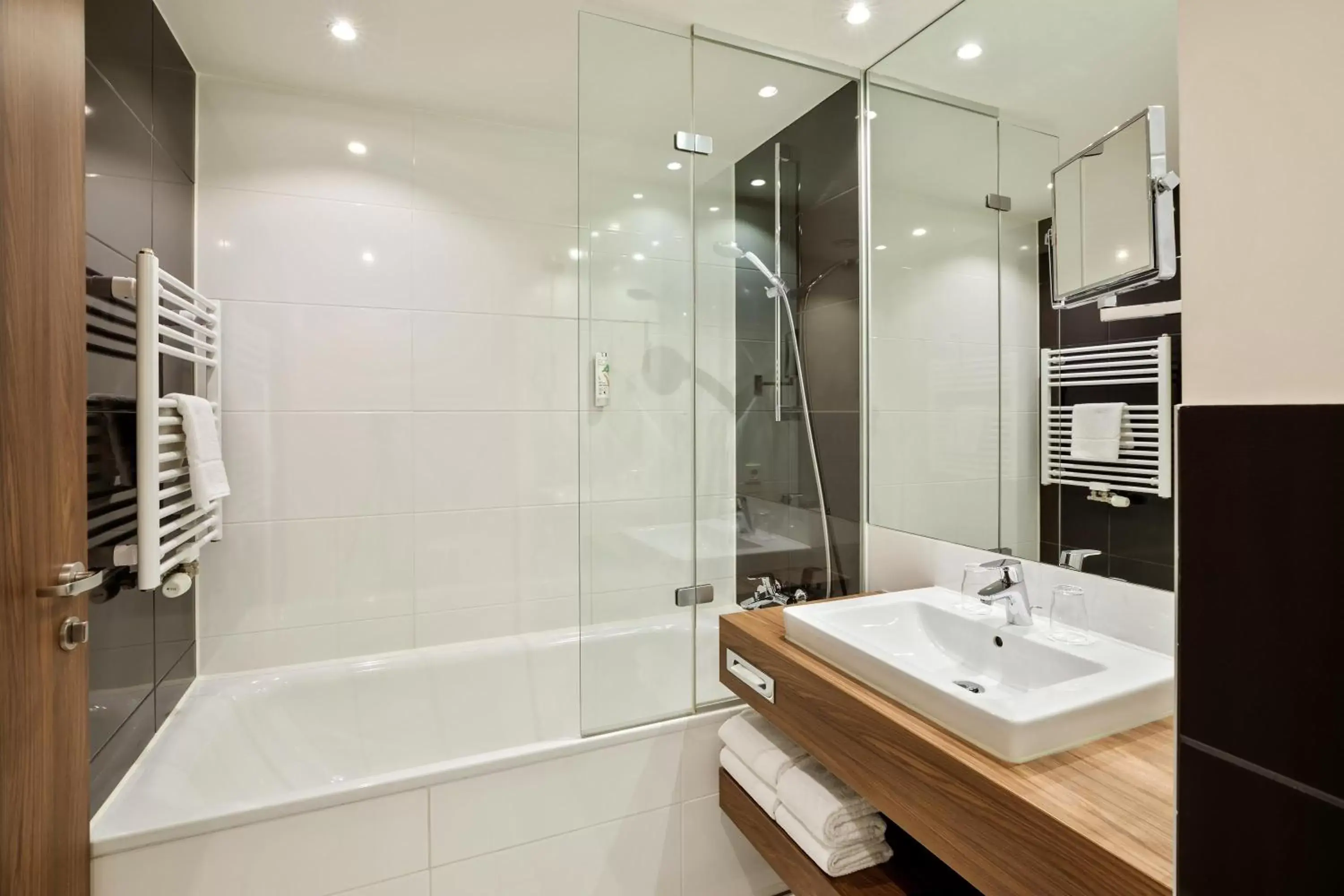 Shower, Bathroom in Austria Trend Hotel Doppio Wien