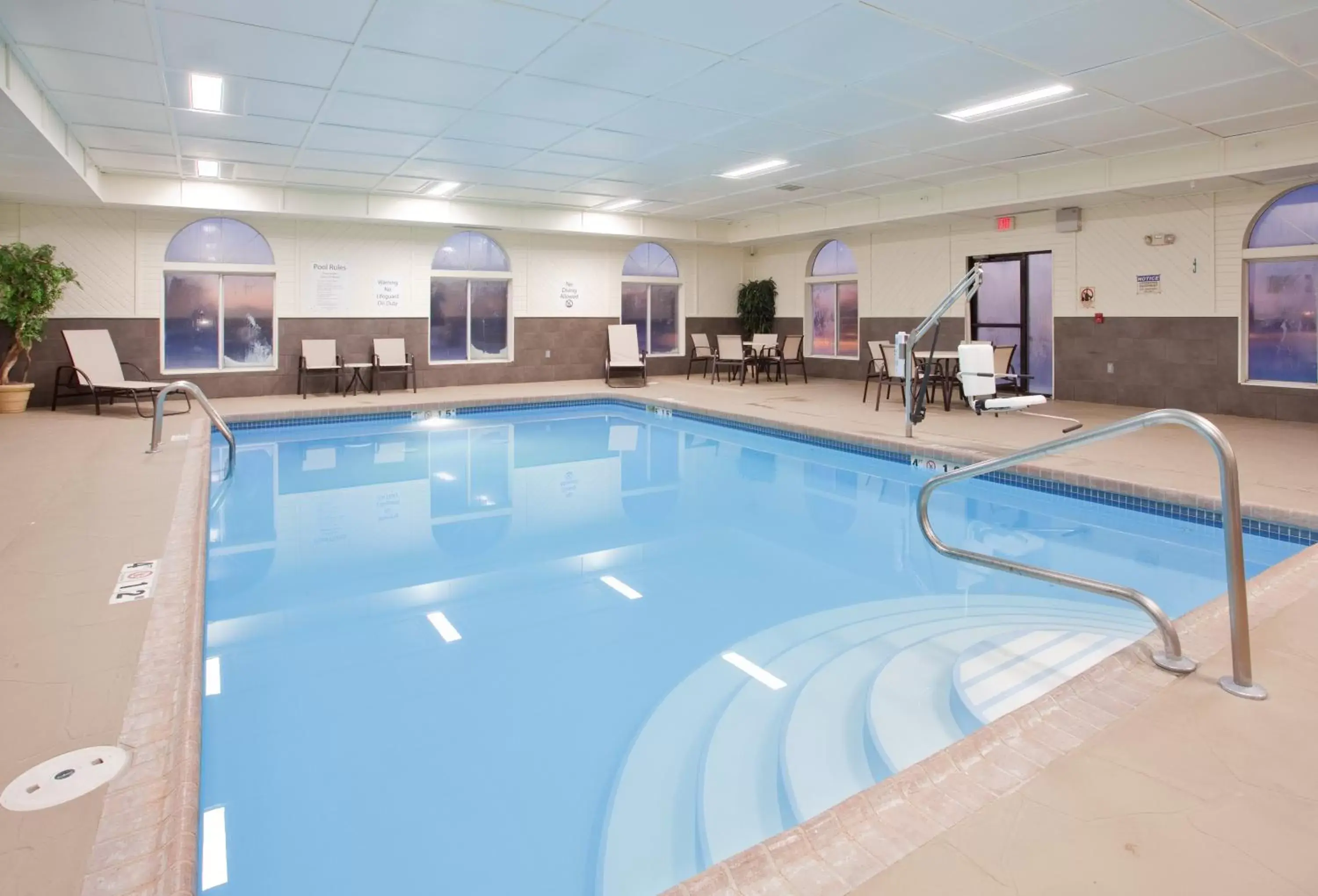 Swimming Pool in Holiday Inn Express Hotel & Suites Beatrice