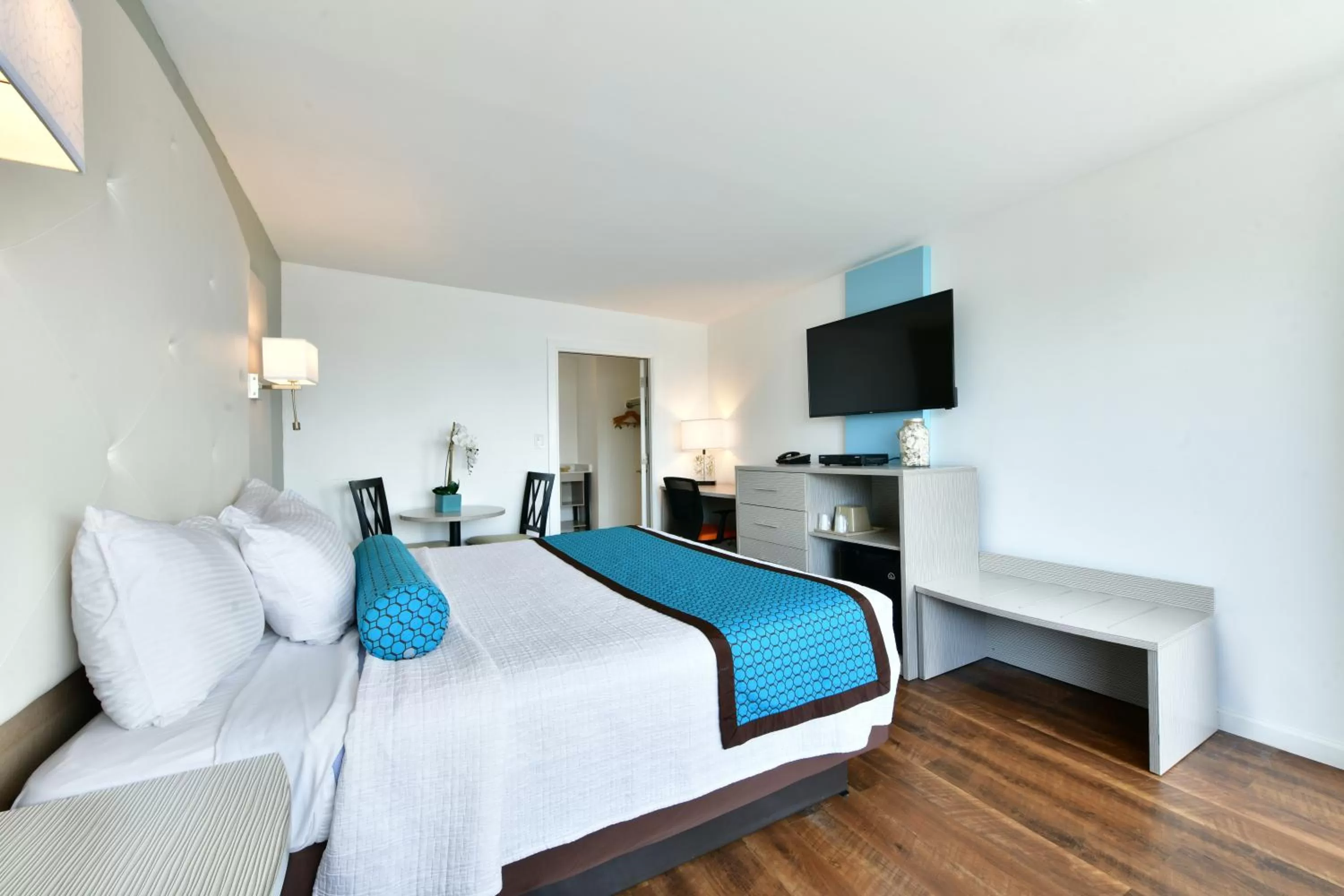 Bed in The Freeport Inn and Marina