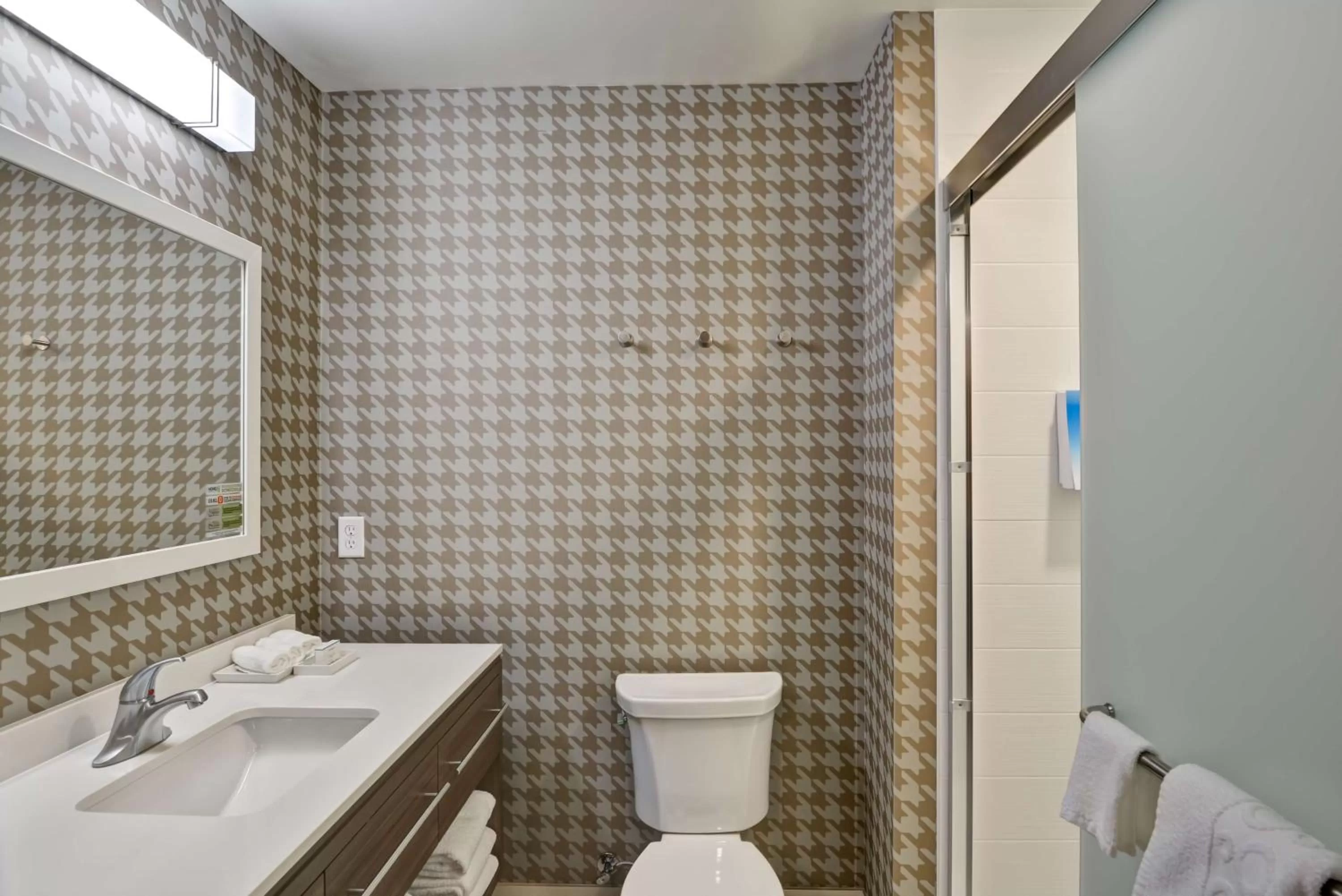 Bathroom in Home2 Suites By Hilton Lafayette