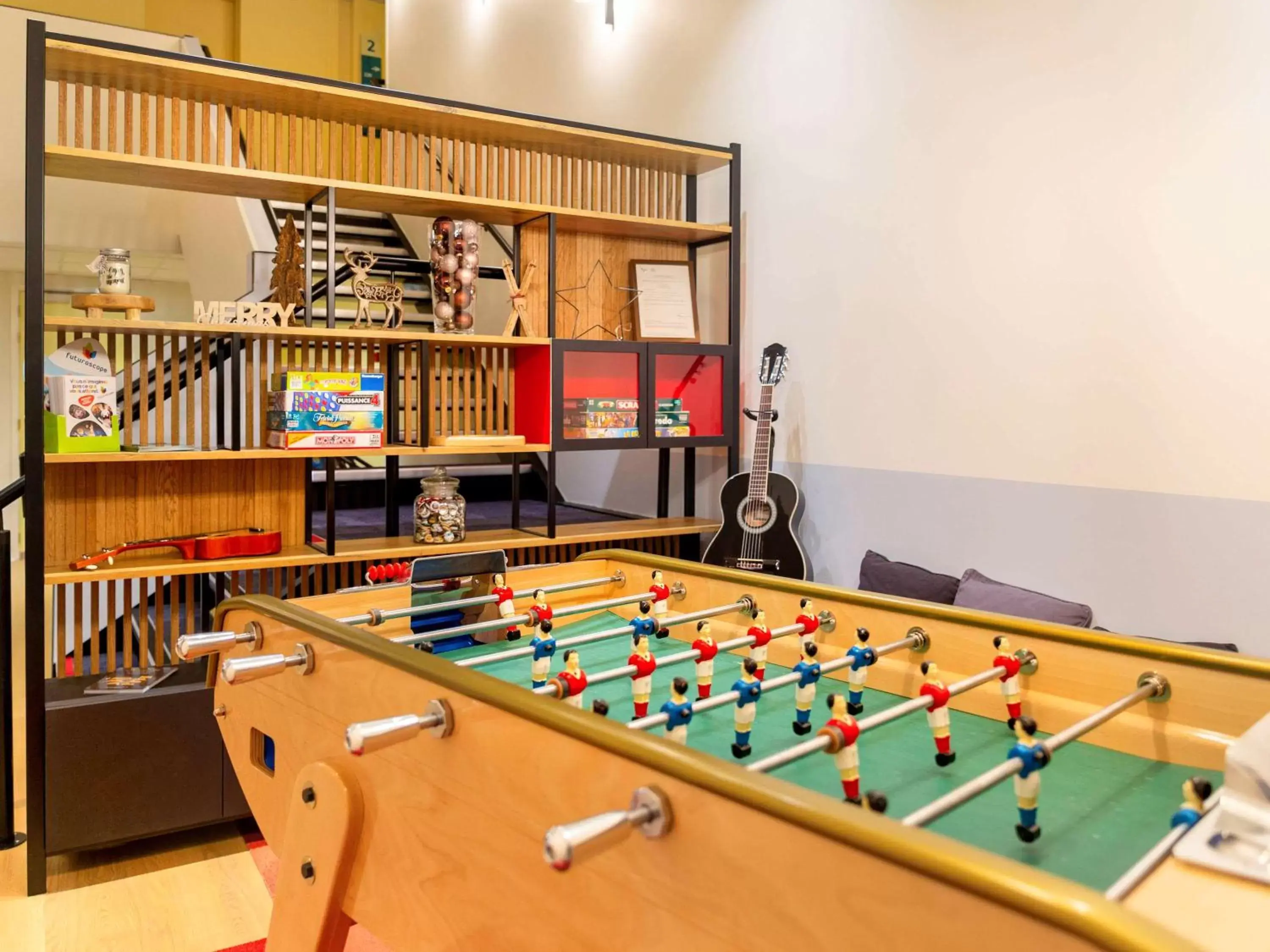 Lounge or bar, Billiards in ibis Tours Sud